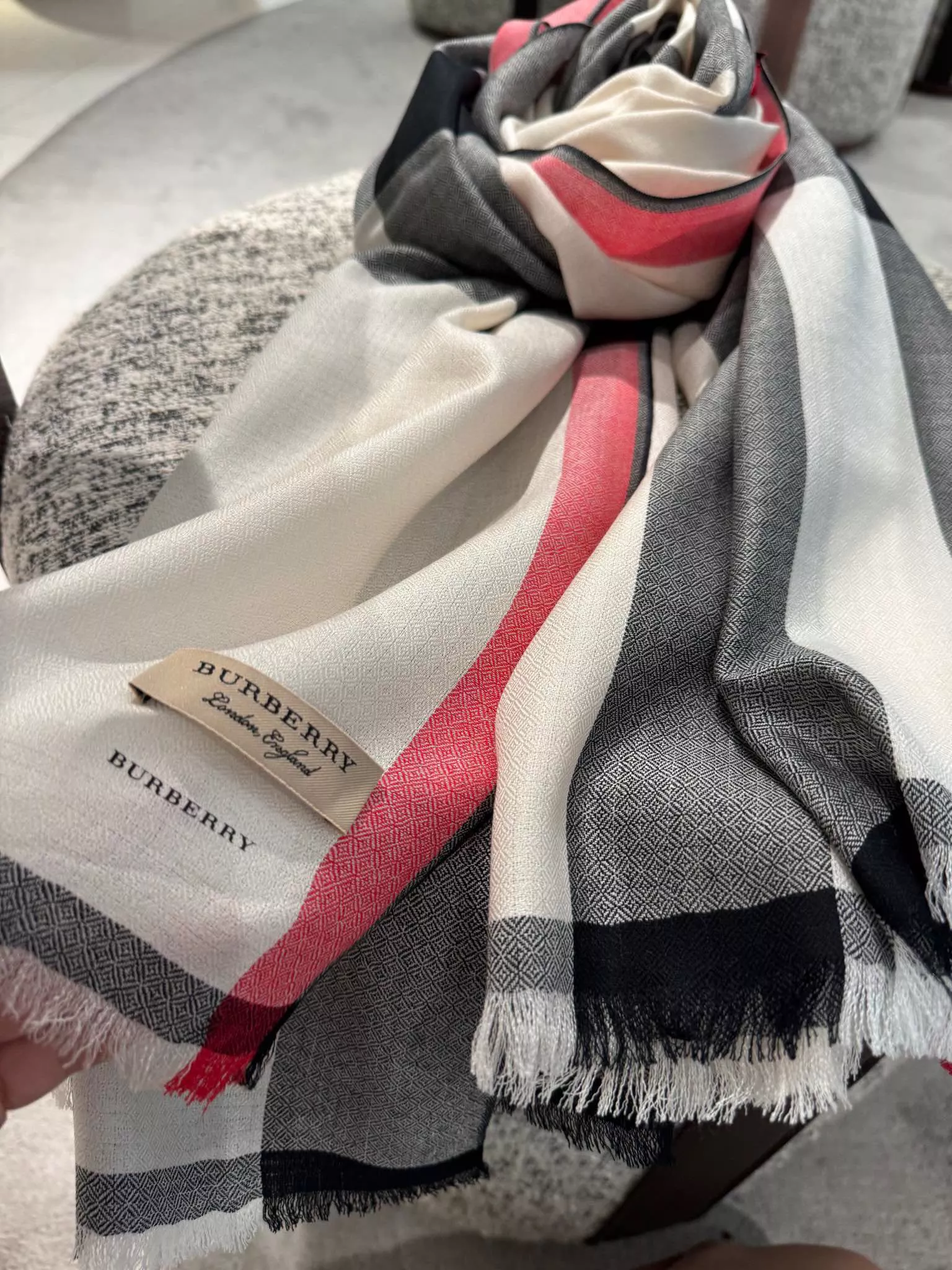 Burberry Scarf For Women StreetReady 9709