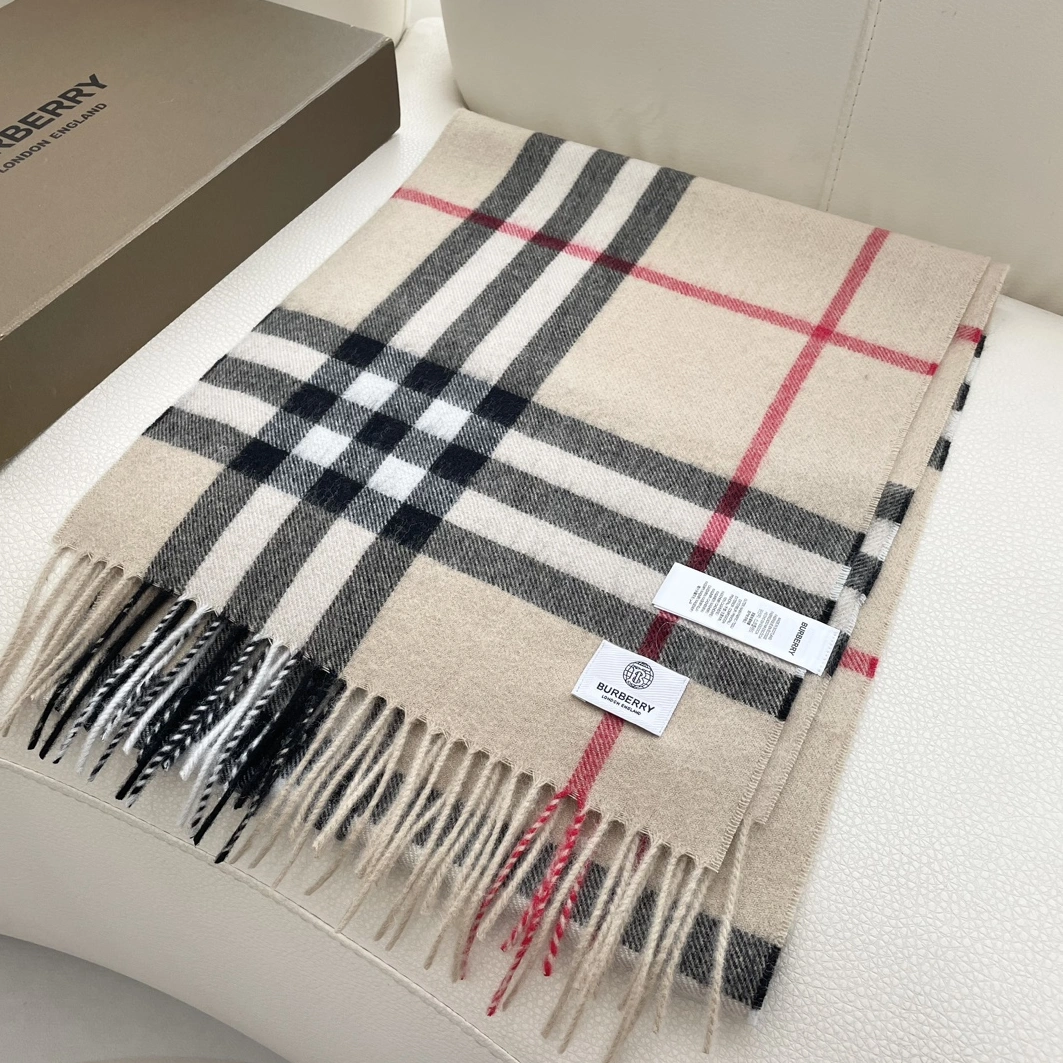 Burberry Scarf Functional 7924