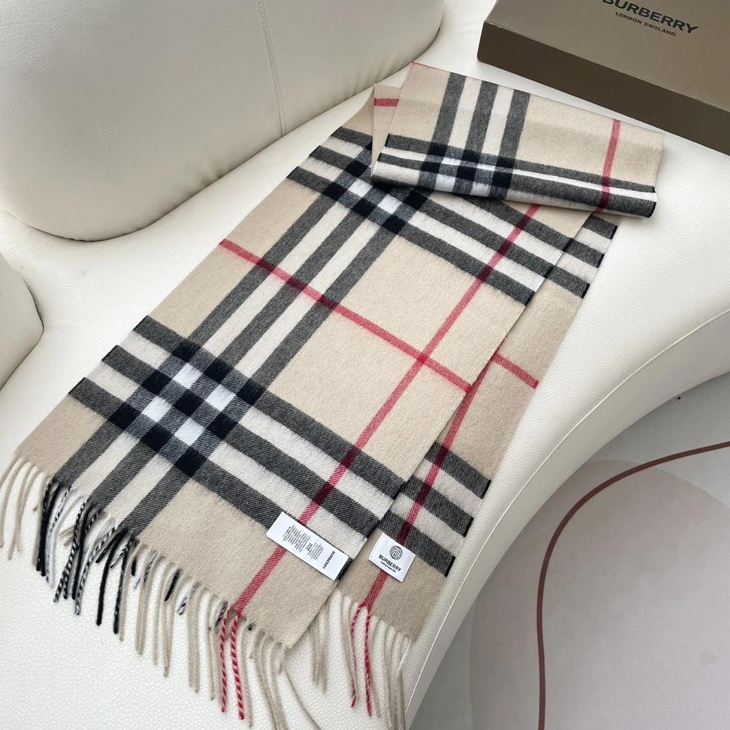 Burberry Scarf Functional 7924