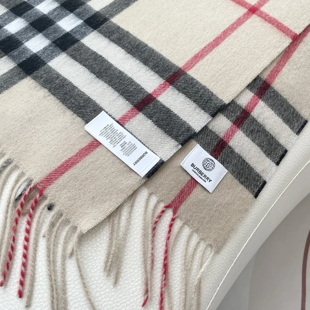 Burberry Scarf Functional 7924