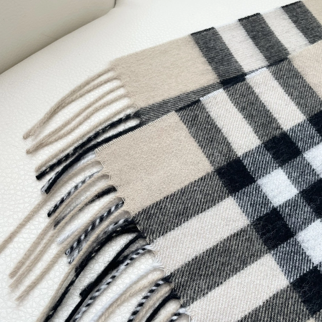 Burberry Scarf Functional 7924