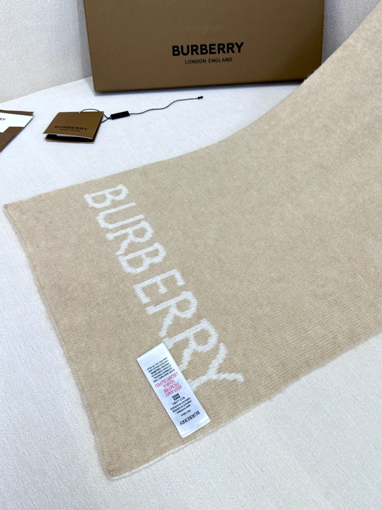 Burberry Scarf Sophisticated 3760