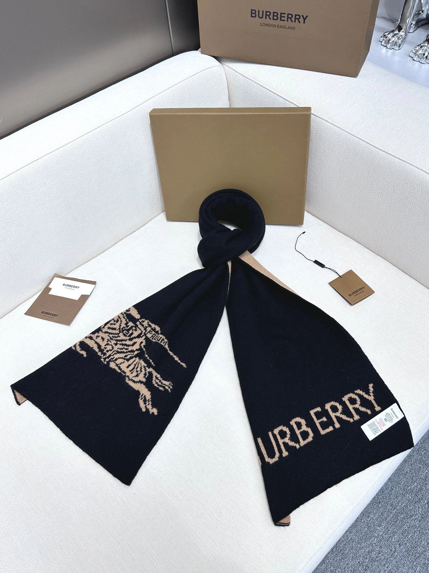 Burberry Scarf Versatile 8789