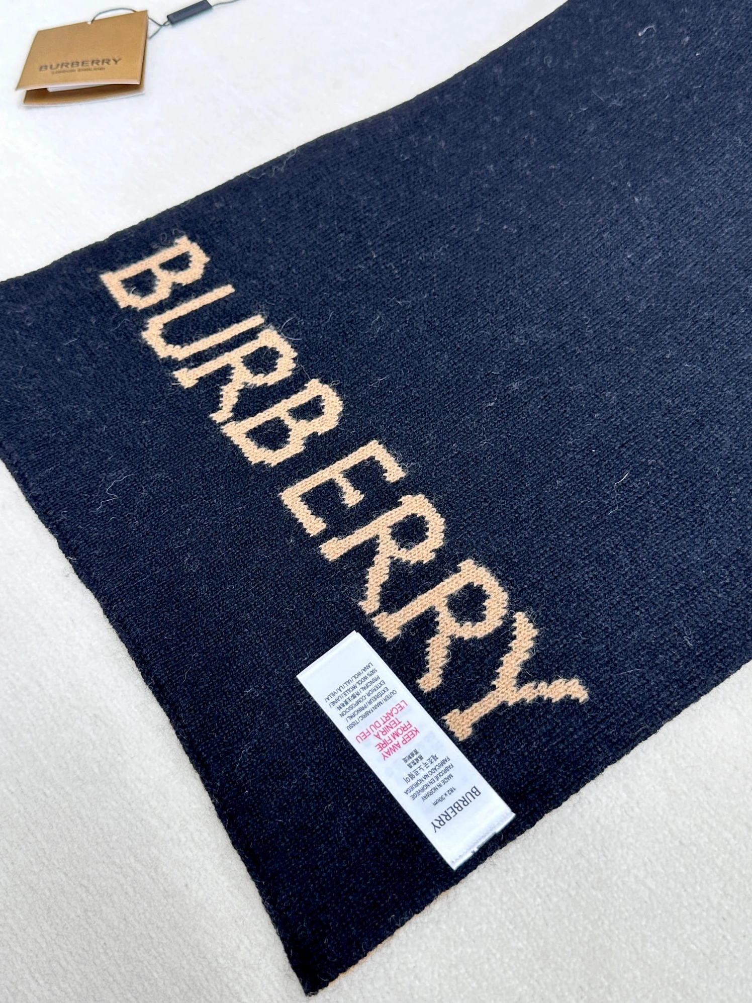 Burberry Scarf Versatile 8789