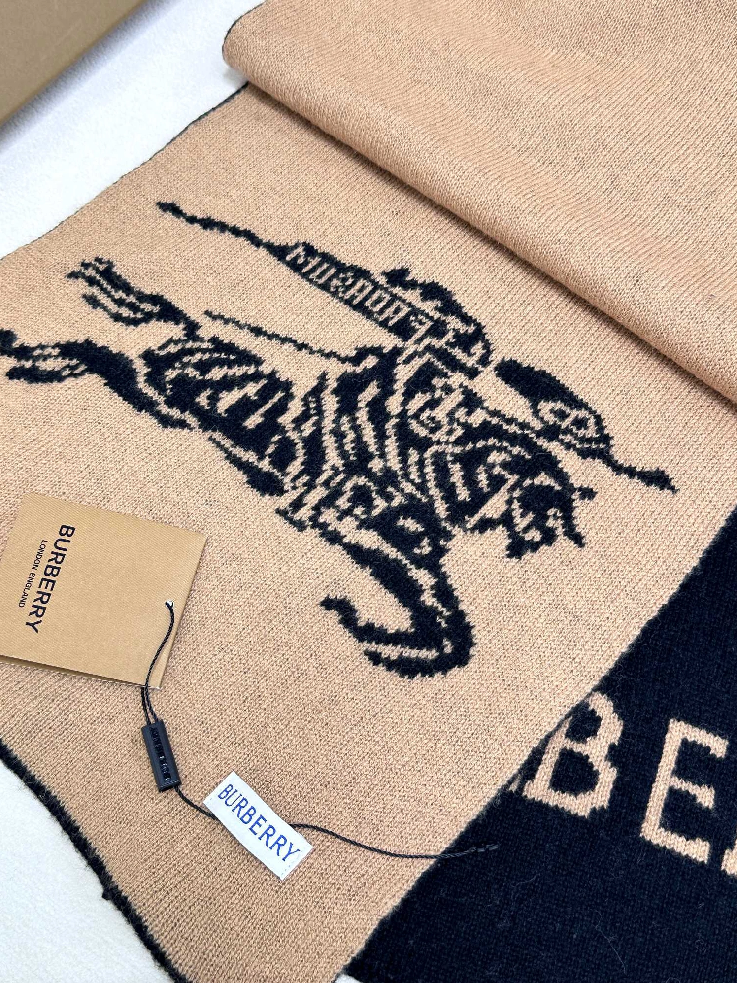 Burberry Scarf Versatile 8789