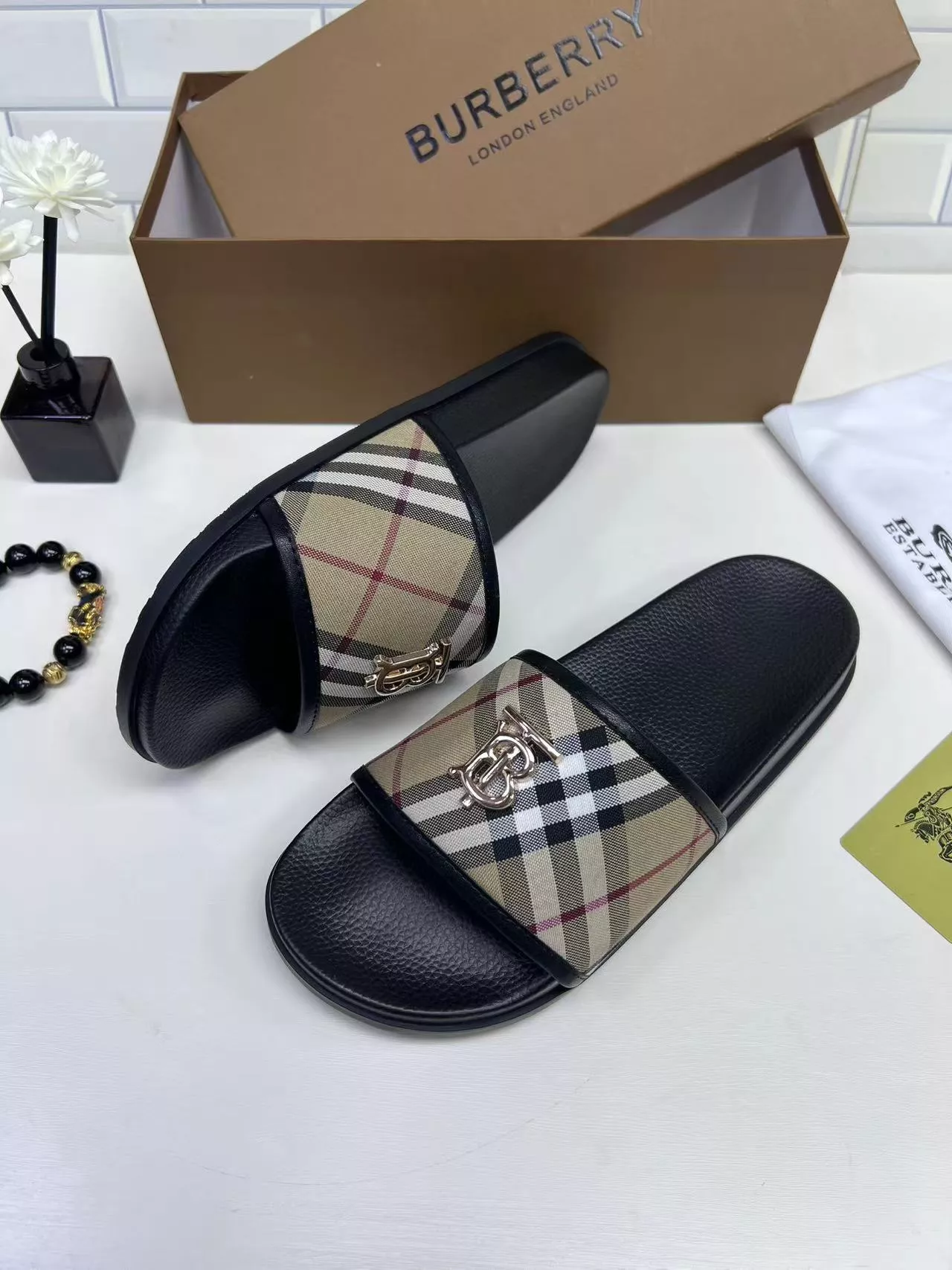 Burberry Slippers For Men Fashionable 1051