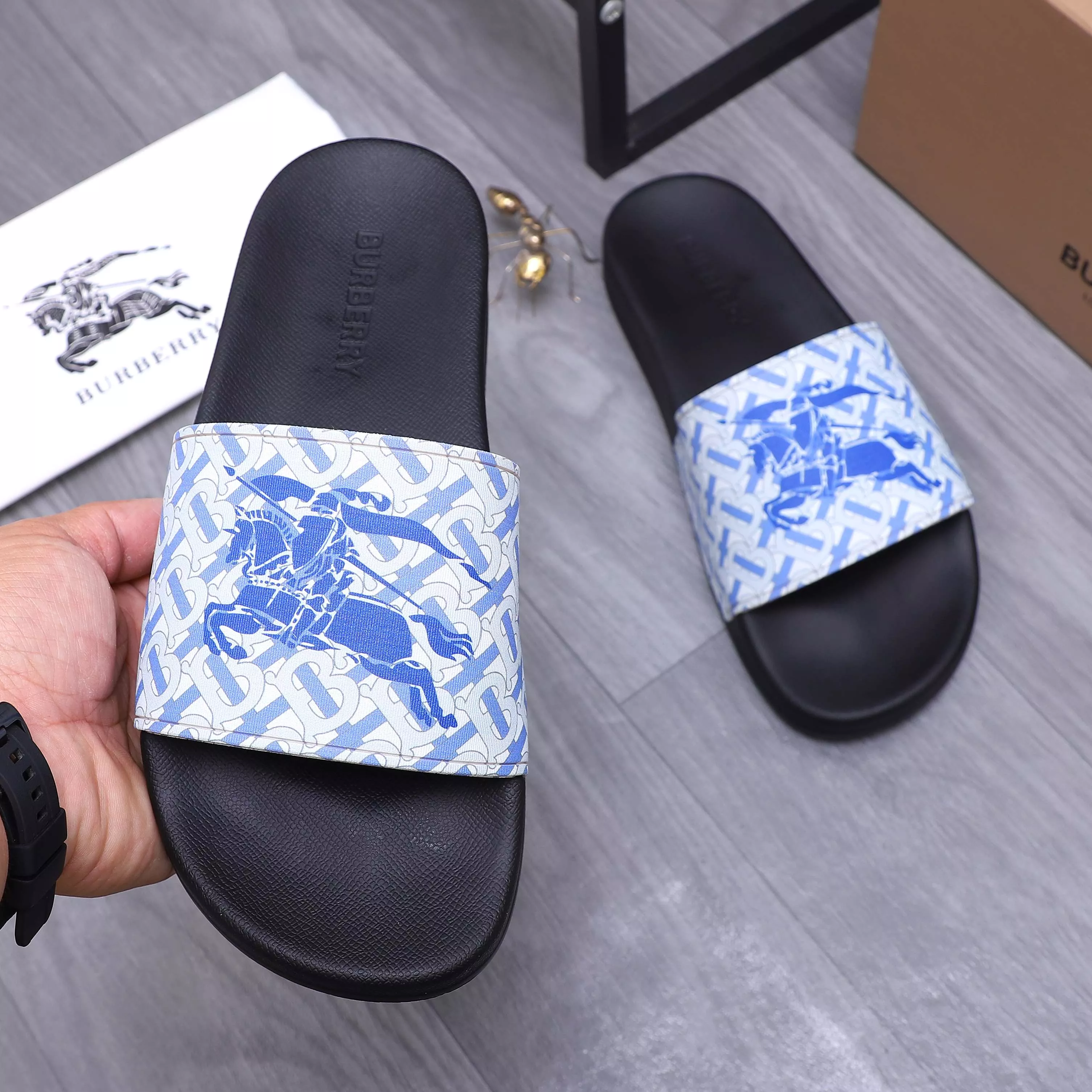 Burberry Slippers For Men Fashionable 5347