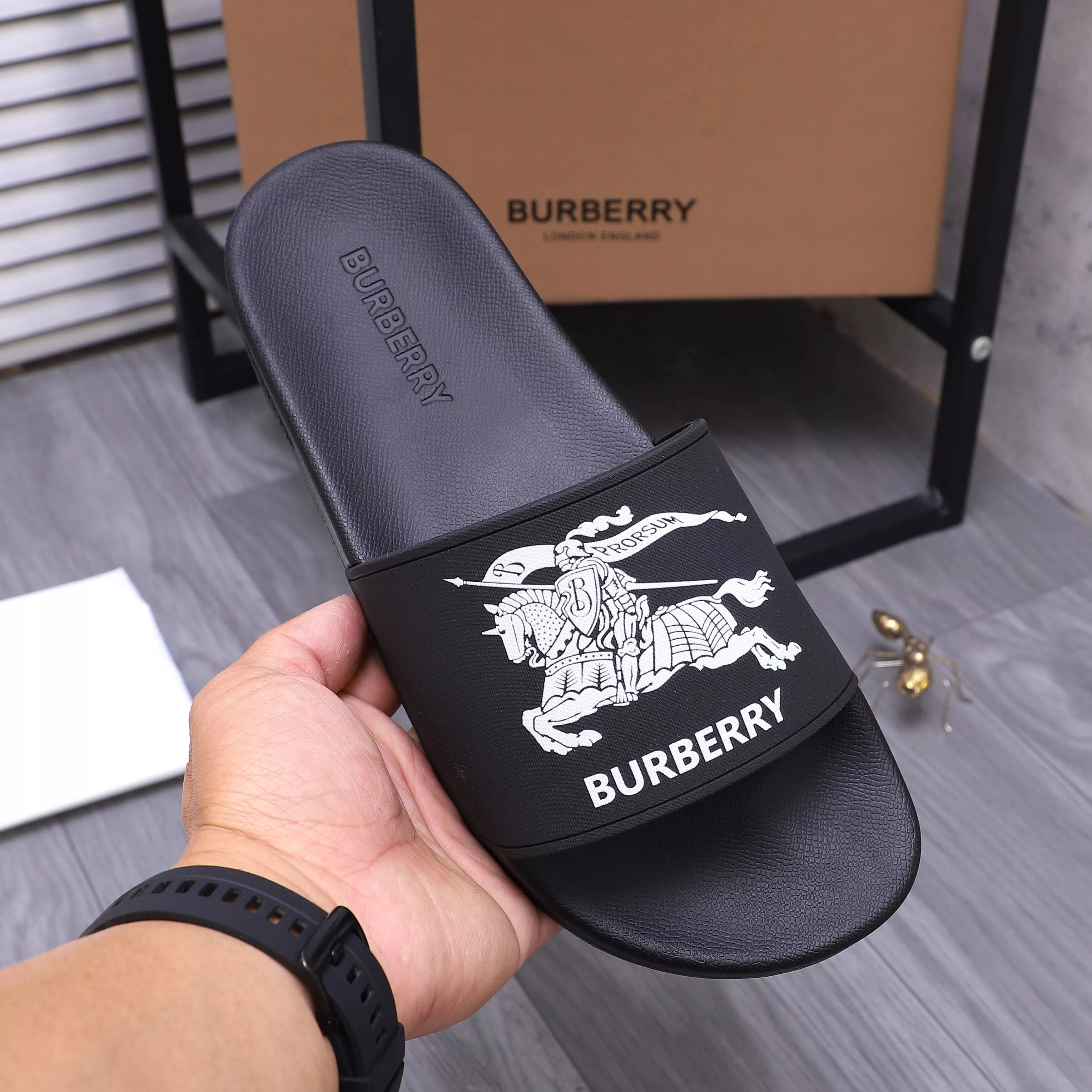 Burberry Slippers For Men Flexible 8466