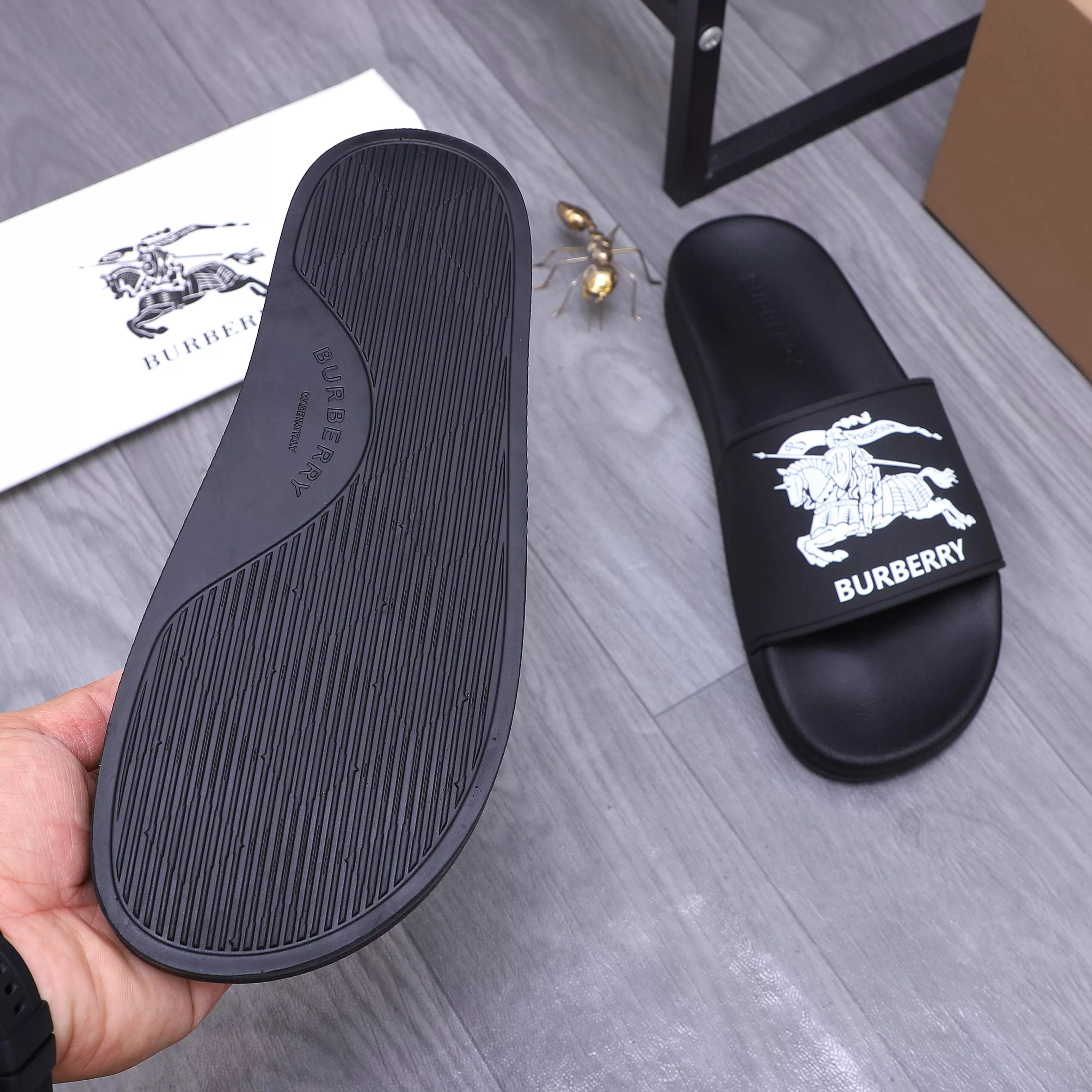 Burberry Slippers For Men Flexible 8466