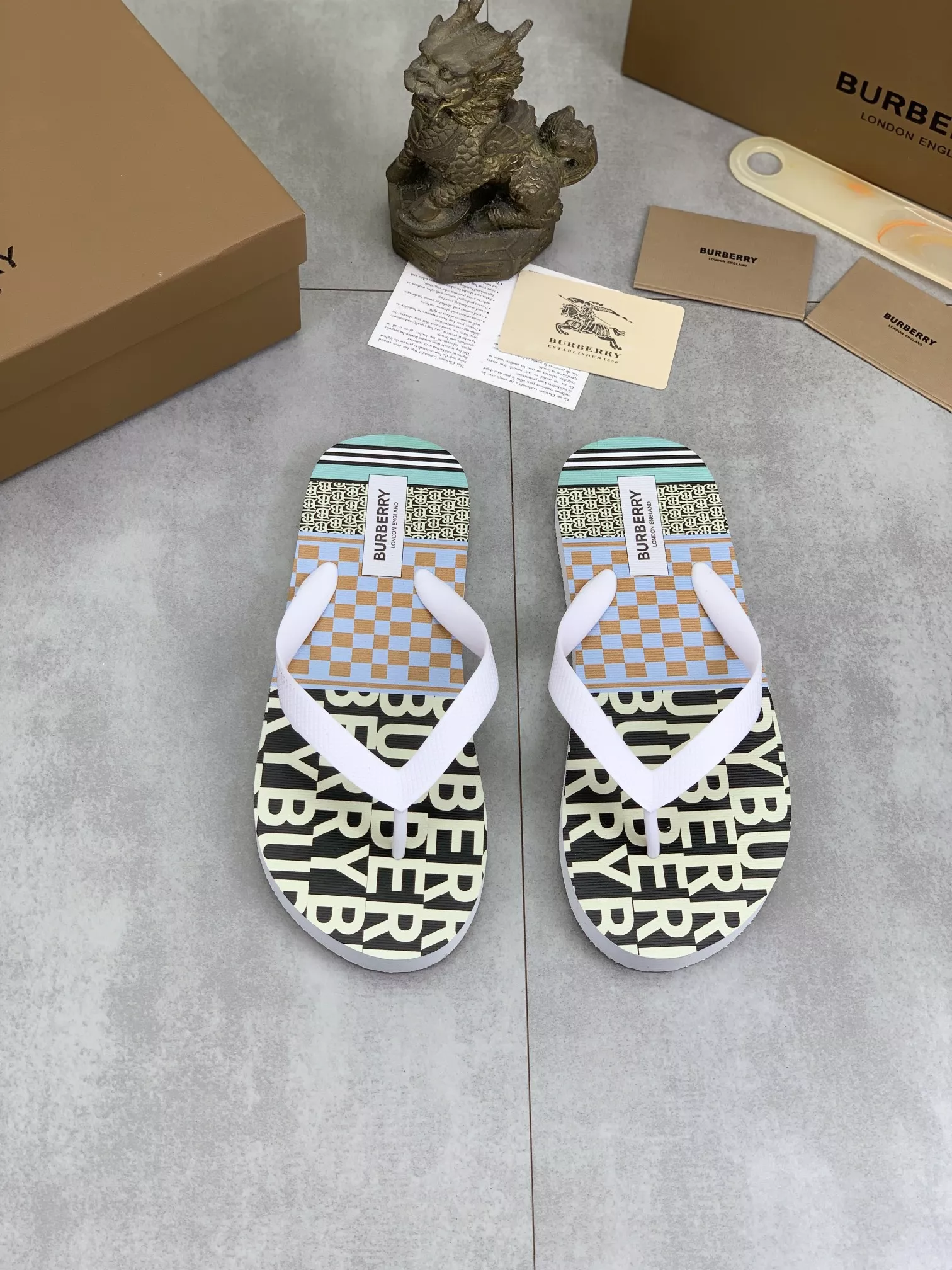 Burberry Slippers For Men GoAnywhere 6046