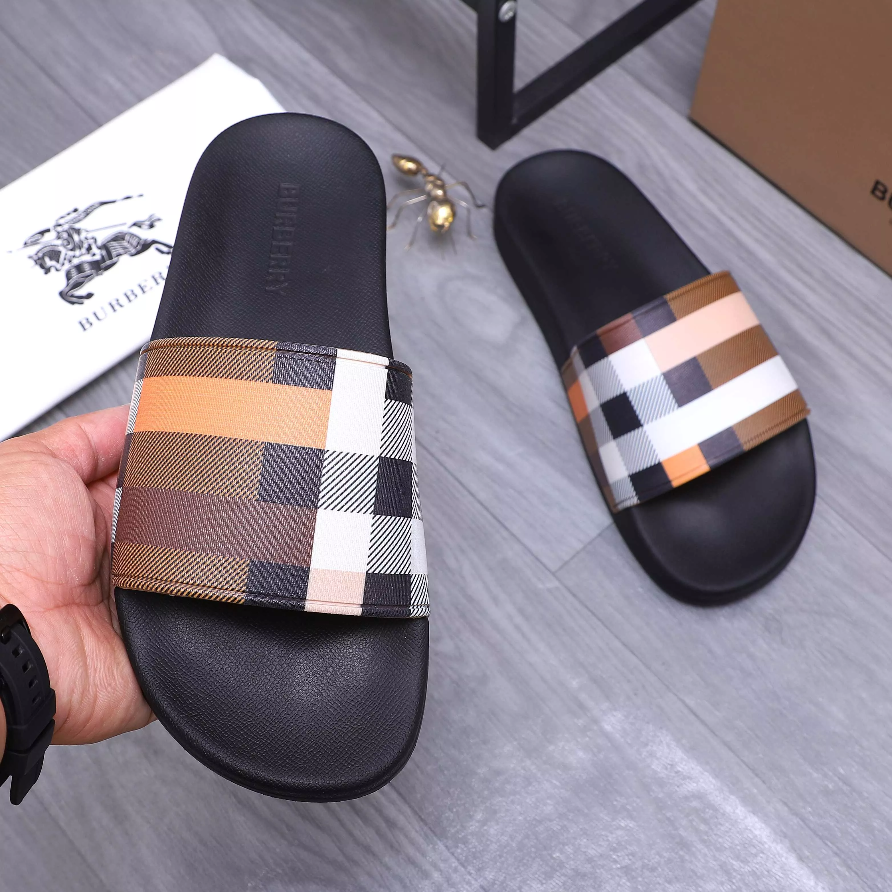 Burberry Slippers For Men GoodFit 7594