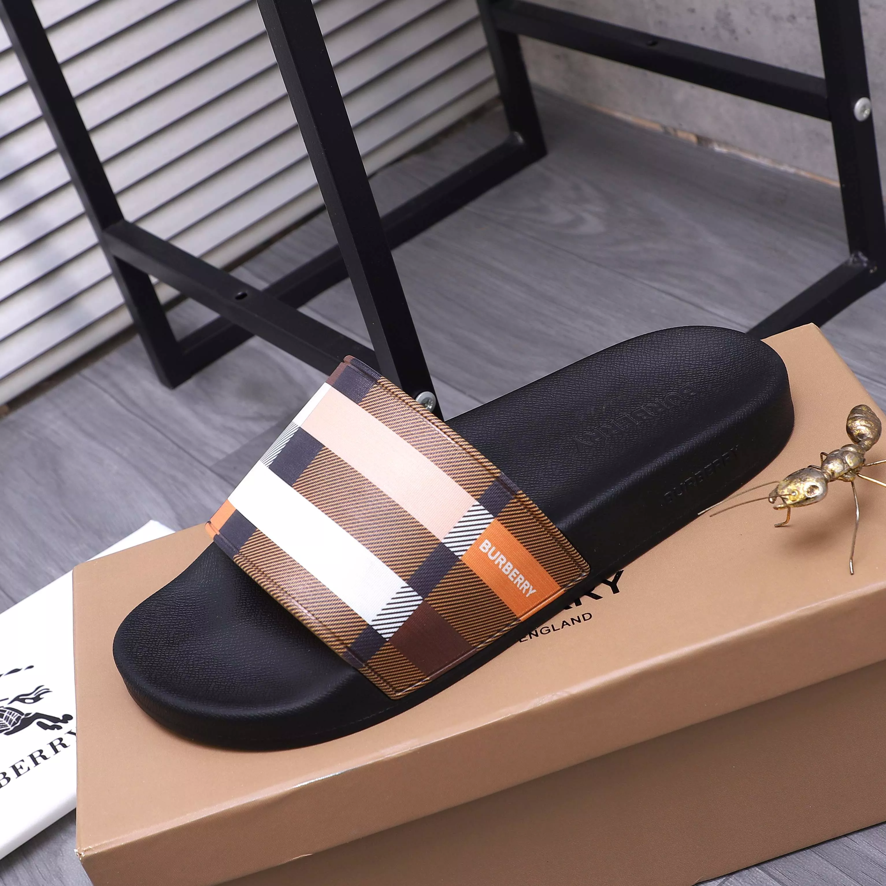Burberry Slippers For Men GoodFit 7594