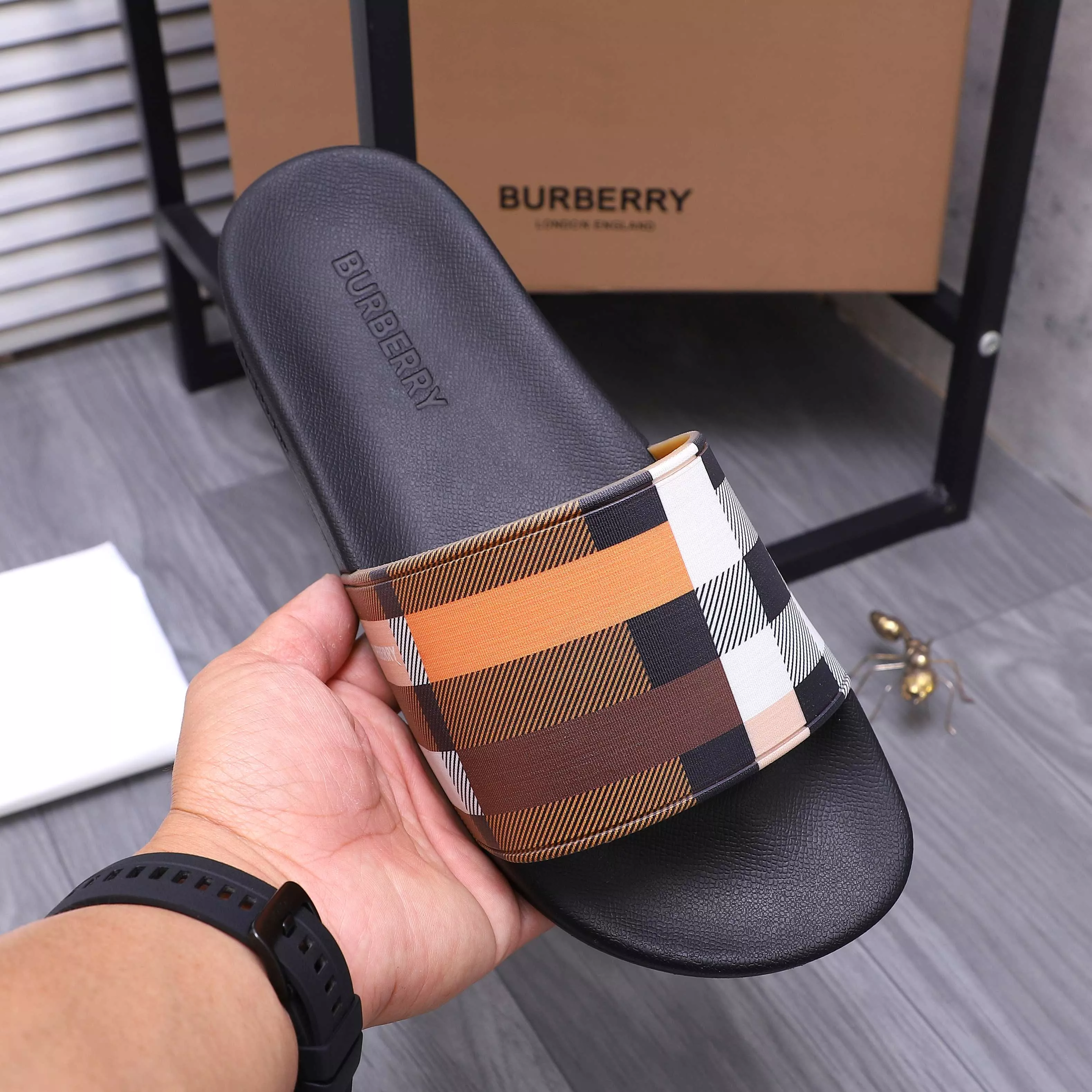 Burberry Slippers For Men GoodFit 7594