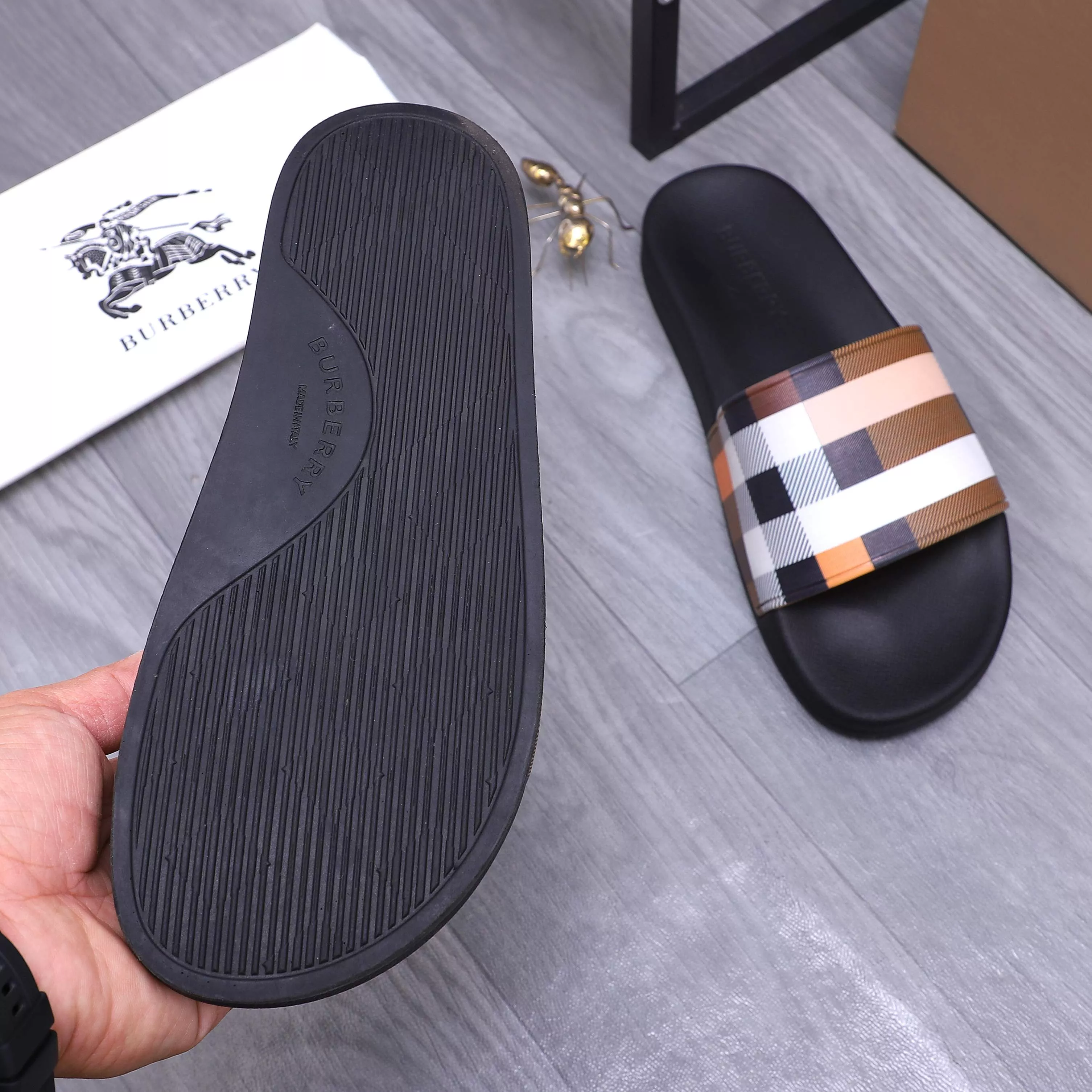 Burberry Slippers For Men GoodFit 7594