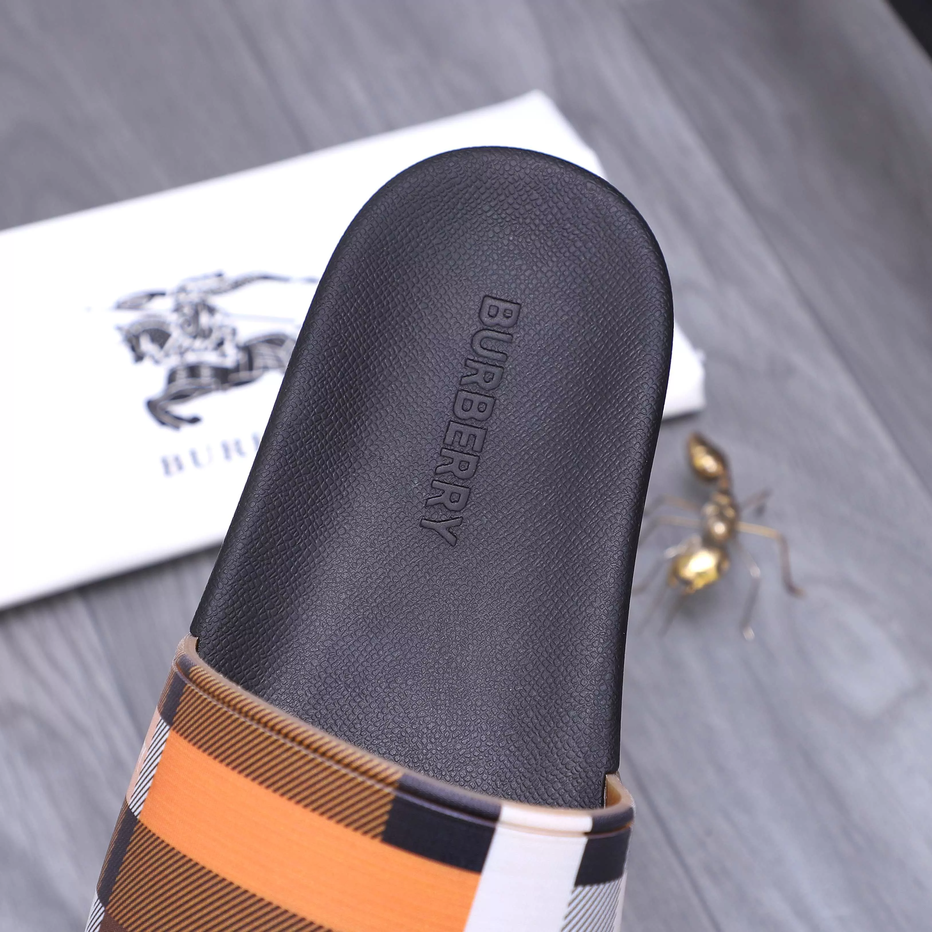 Burberry Slippers For Men GoodFit 7594