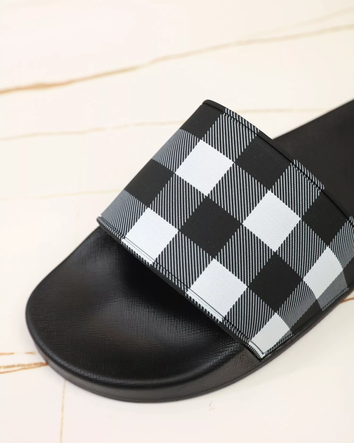 Burberry Slippers For Men ModernLook 2320