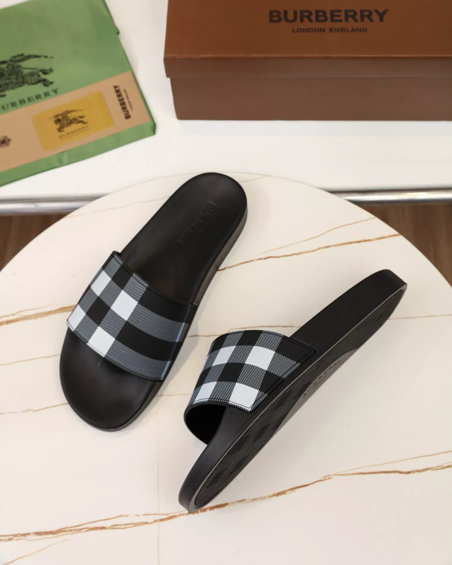 Burberry Slippers For Men ModernLook 2320