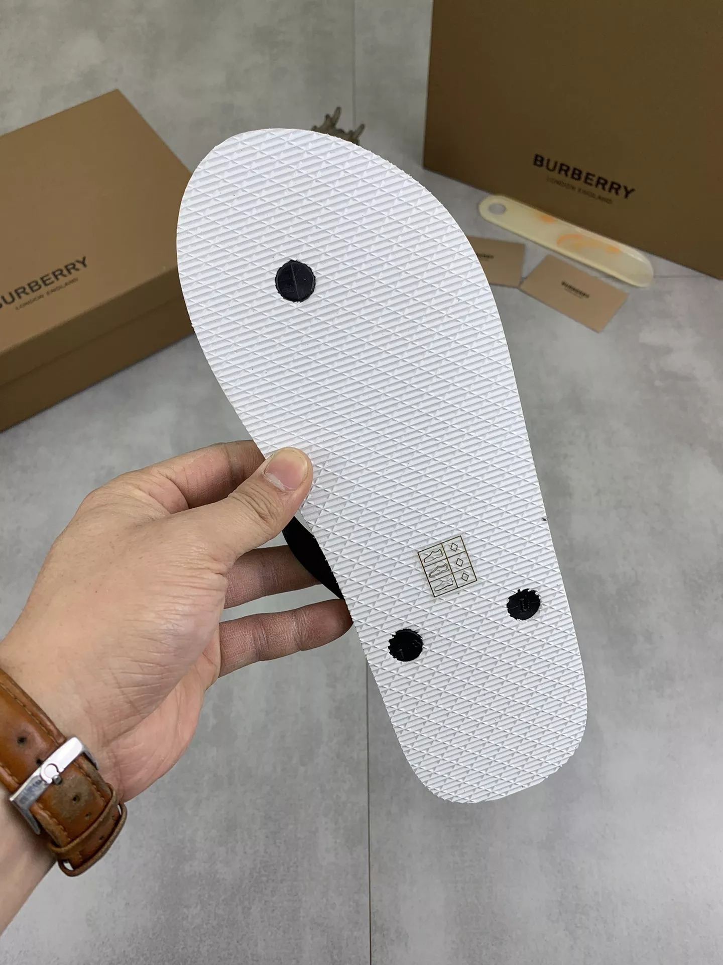 Burberry Slippers For Men Reliable 2603