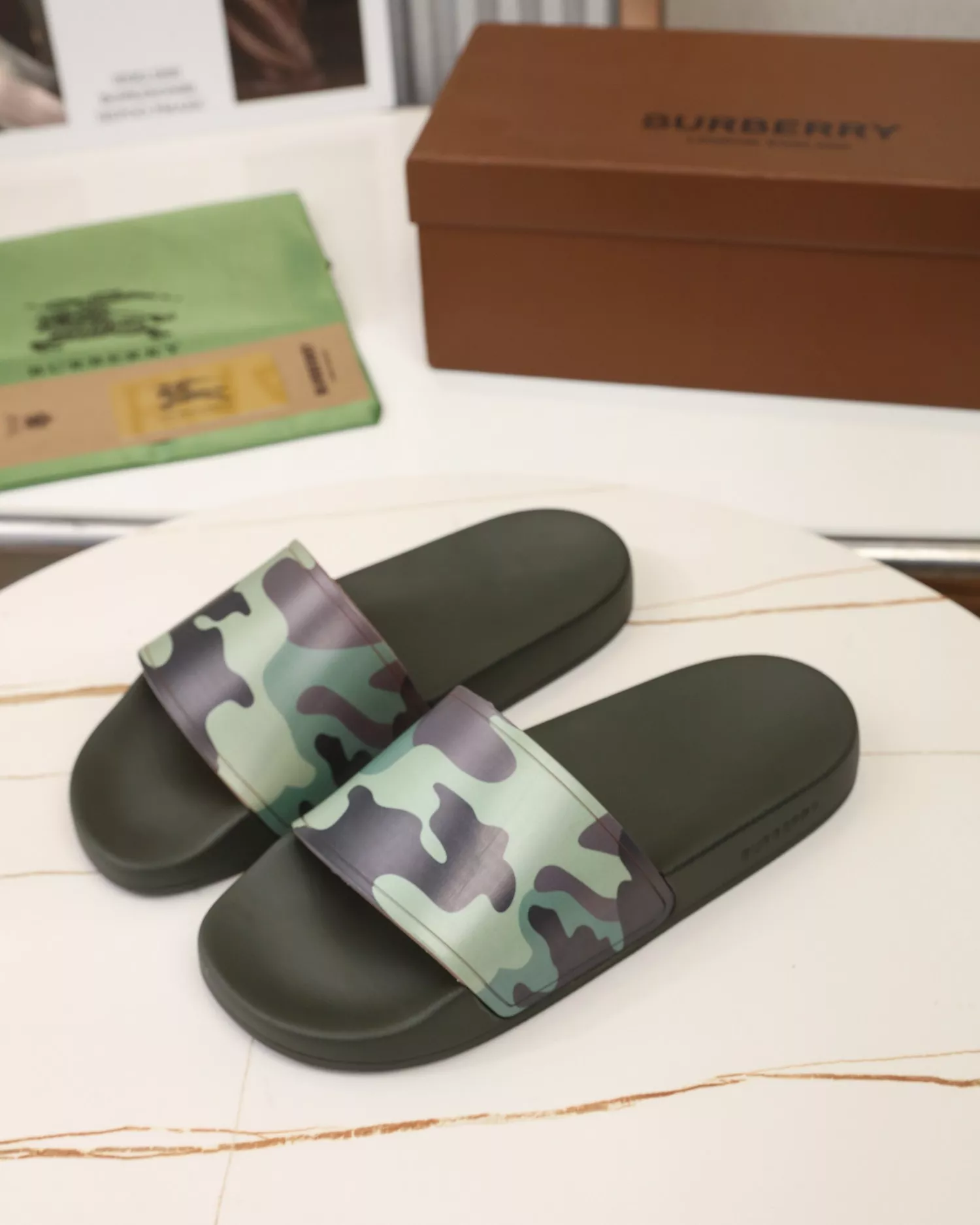 Burberry Slippers For Men Resilient 6340