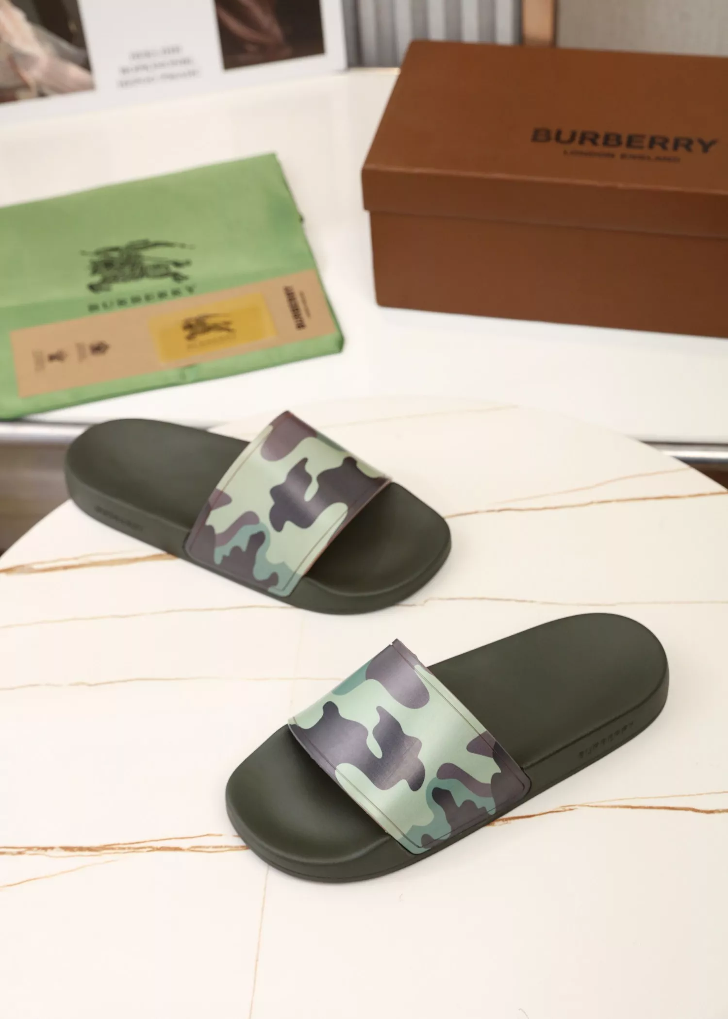 Burberry Slippers For Men Resilient 6340