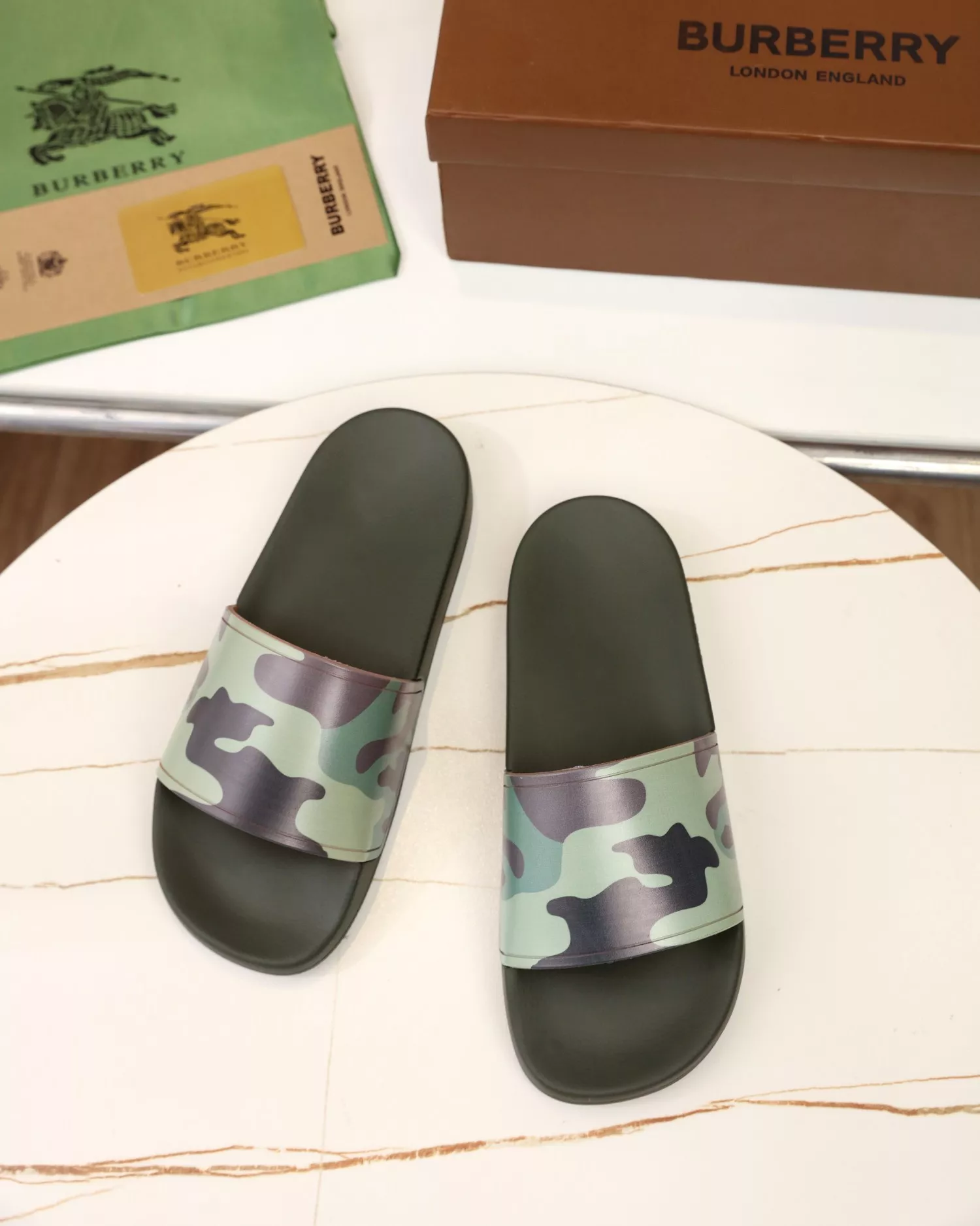 Burberry Slippers For Men Resilient 6340