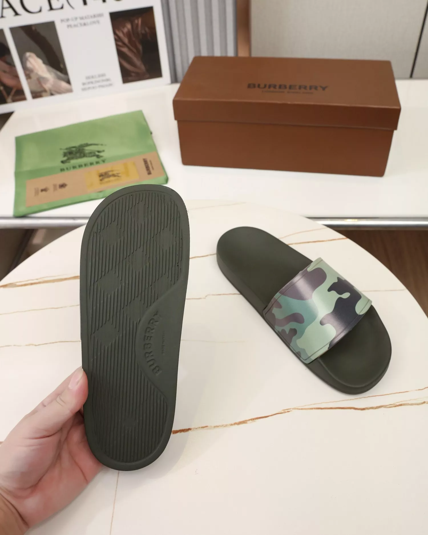 Burberry Slippers For Men Resilient 6340