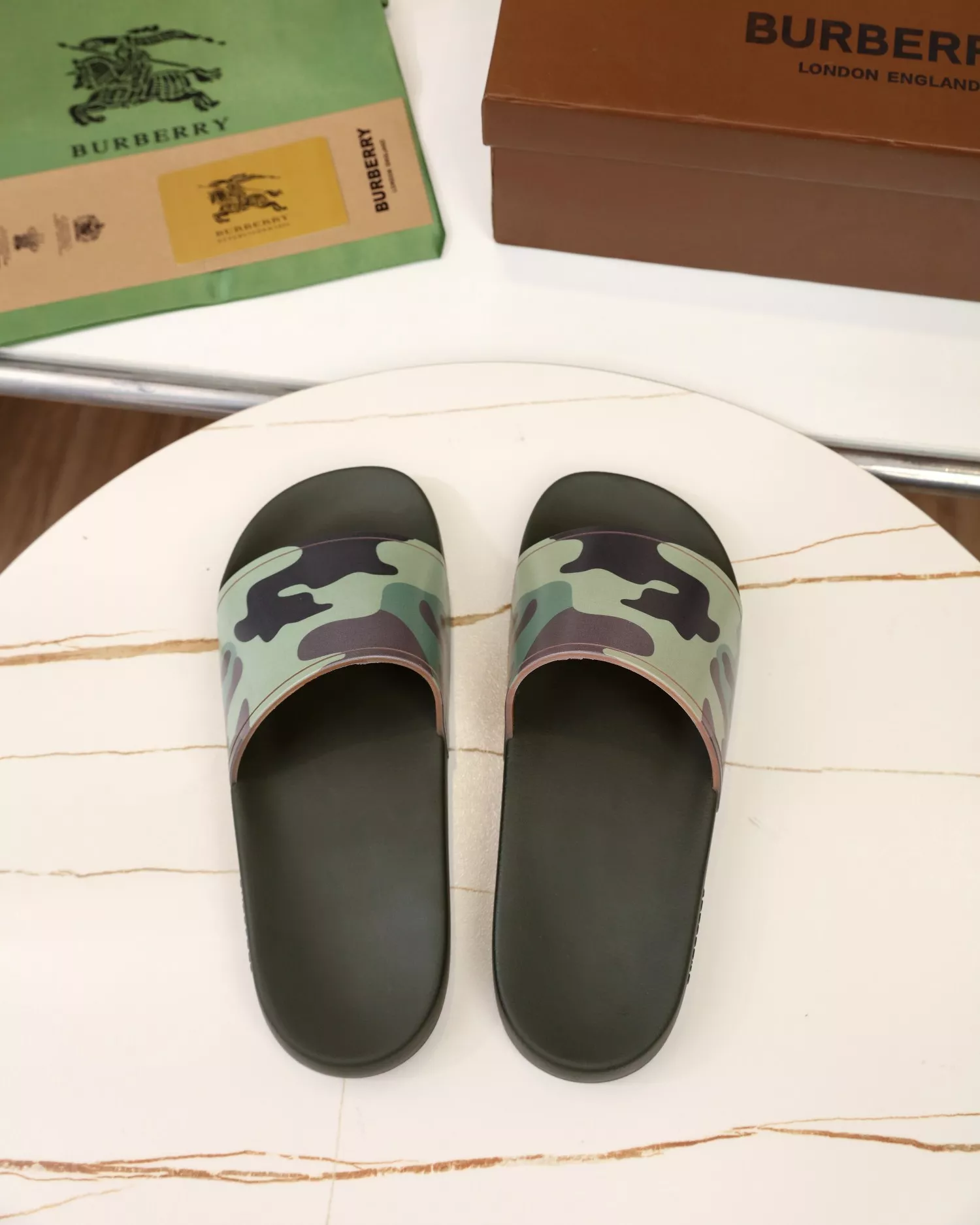 Burberry Slippers For Men Resilient 6340