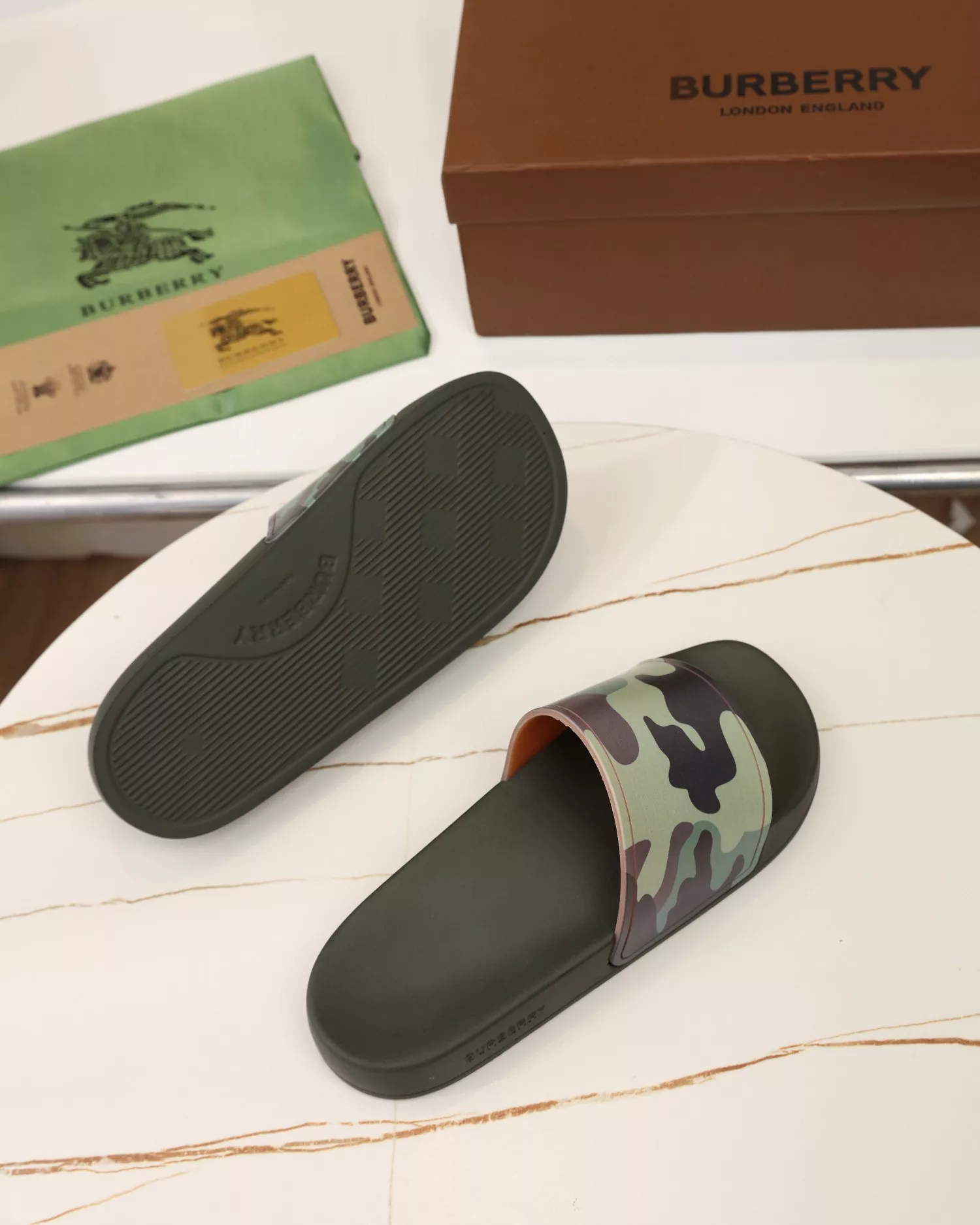 Burberry Slippers For Men Resilient 6340