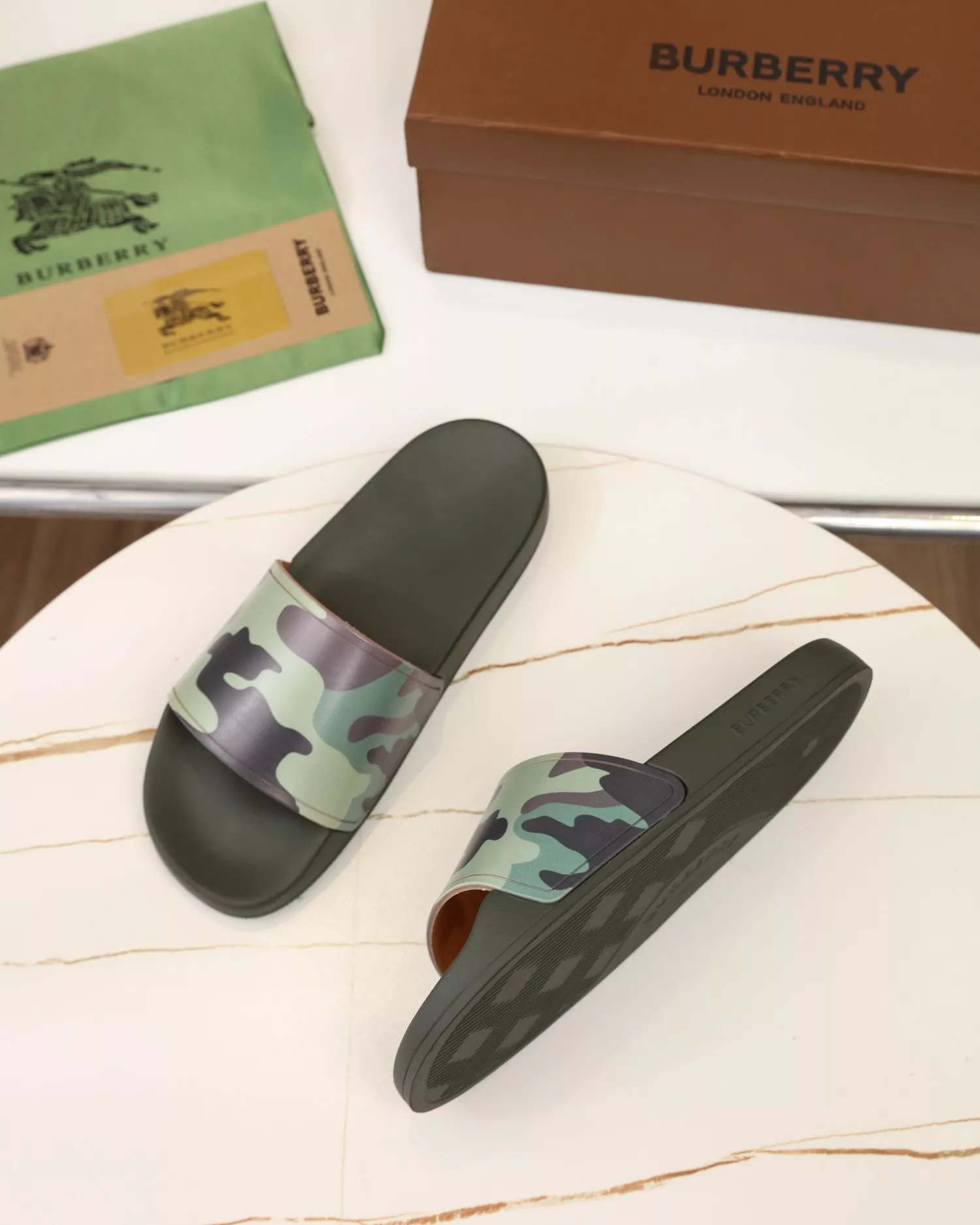 Burberry Slippers For Men Resilient 6340