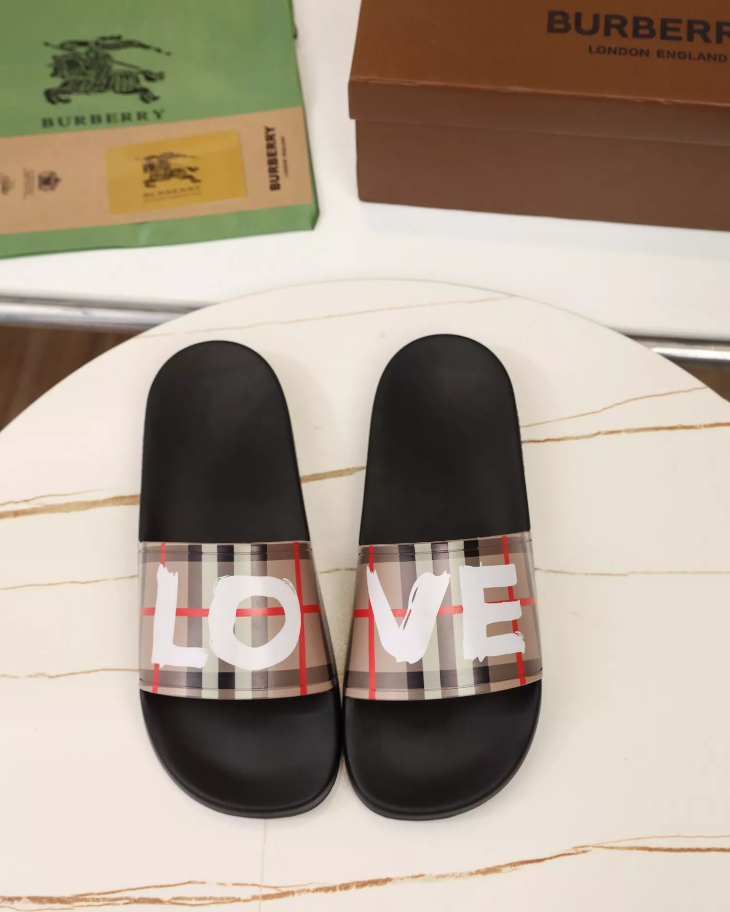 Burberry Slippers For Men Sophisticated 2923