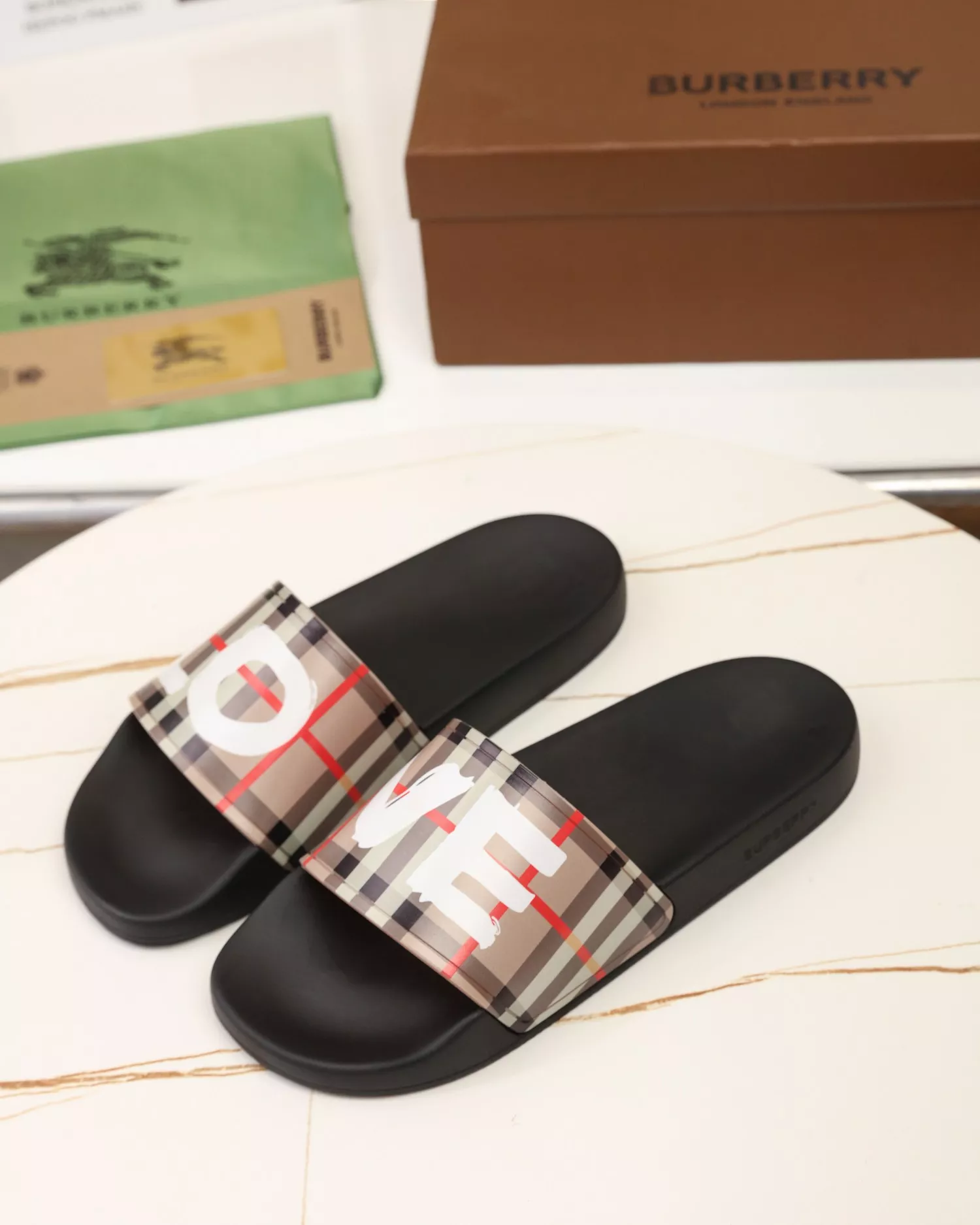 Burberry Slippers For Men Sophisticated 2923
