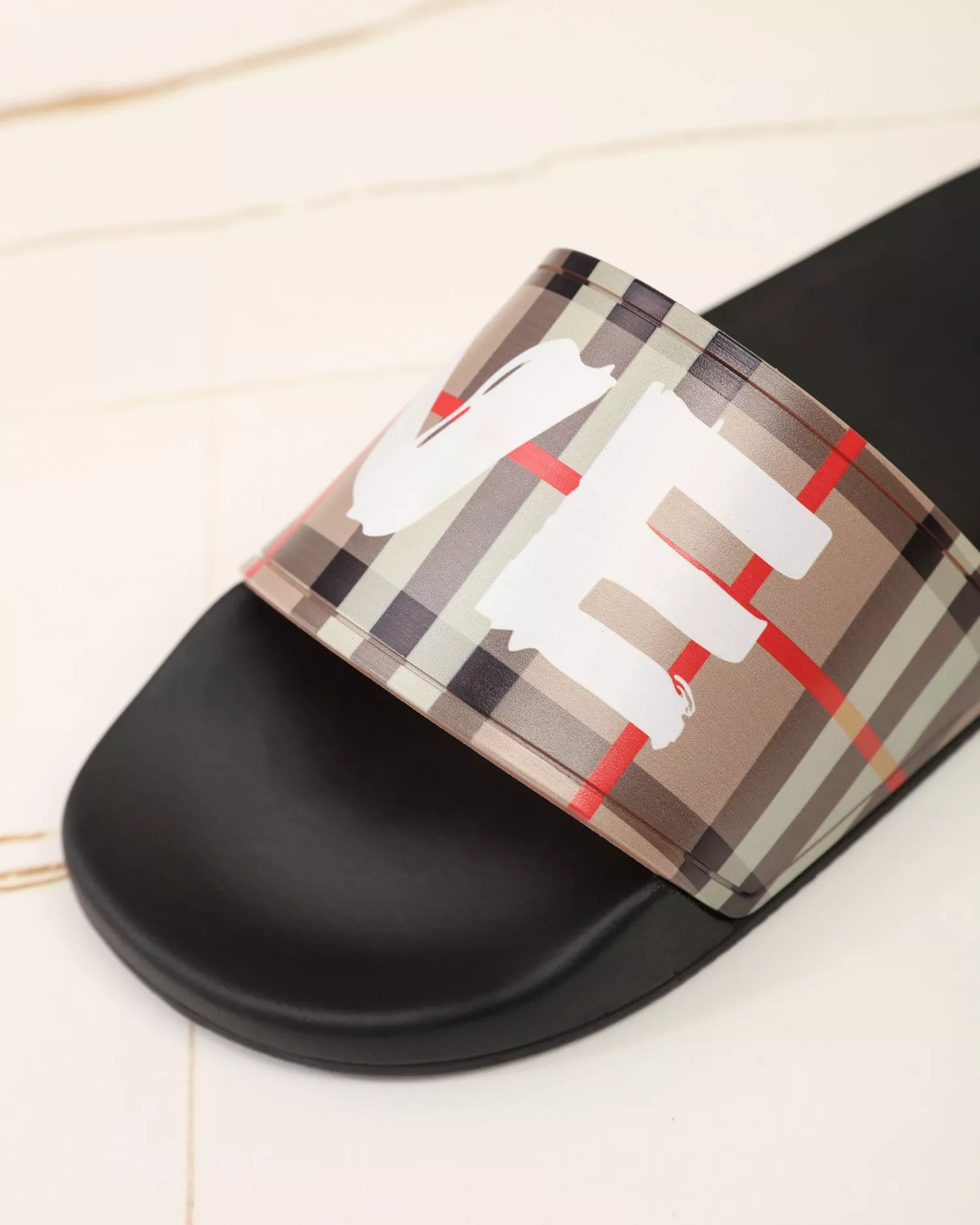 Burberry Slippers For Men Sophisticated 2923