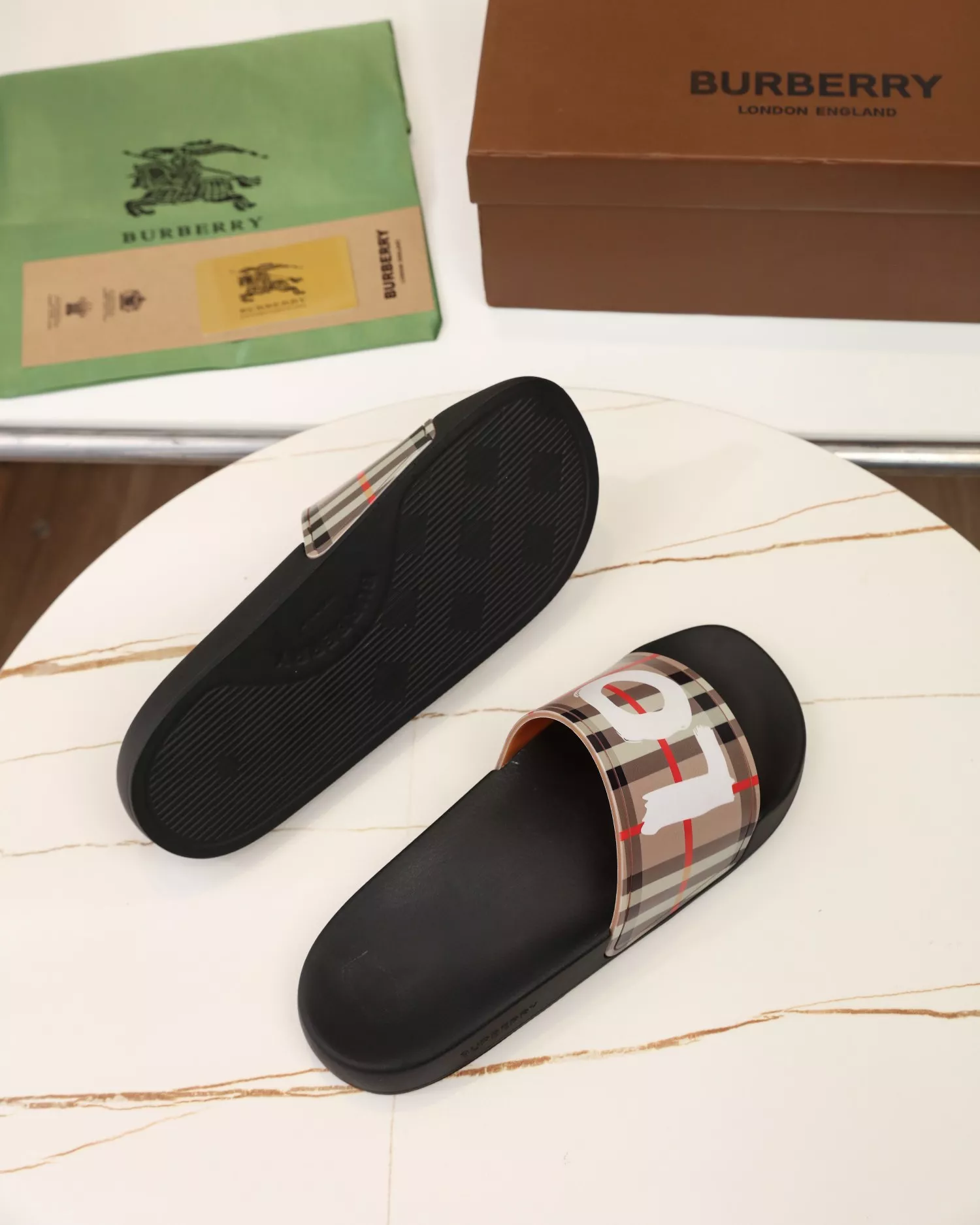 Burberry Slippers For Men Sophisticated 2923