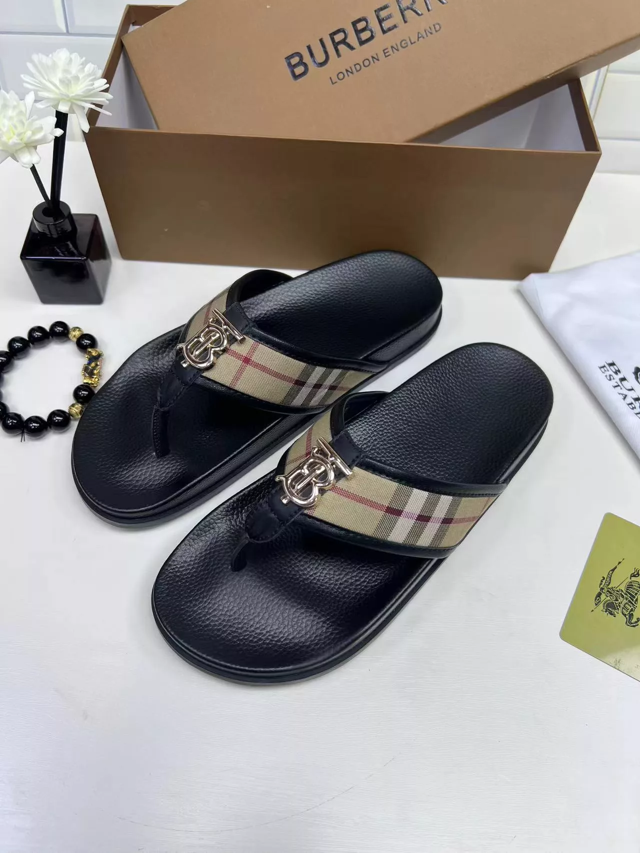Burberry Slippers For Men Sophisticated 3473