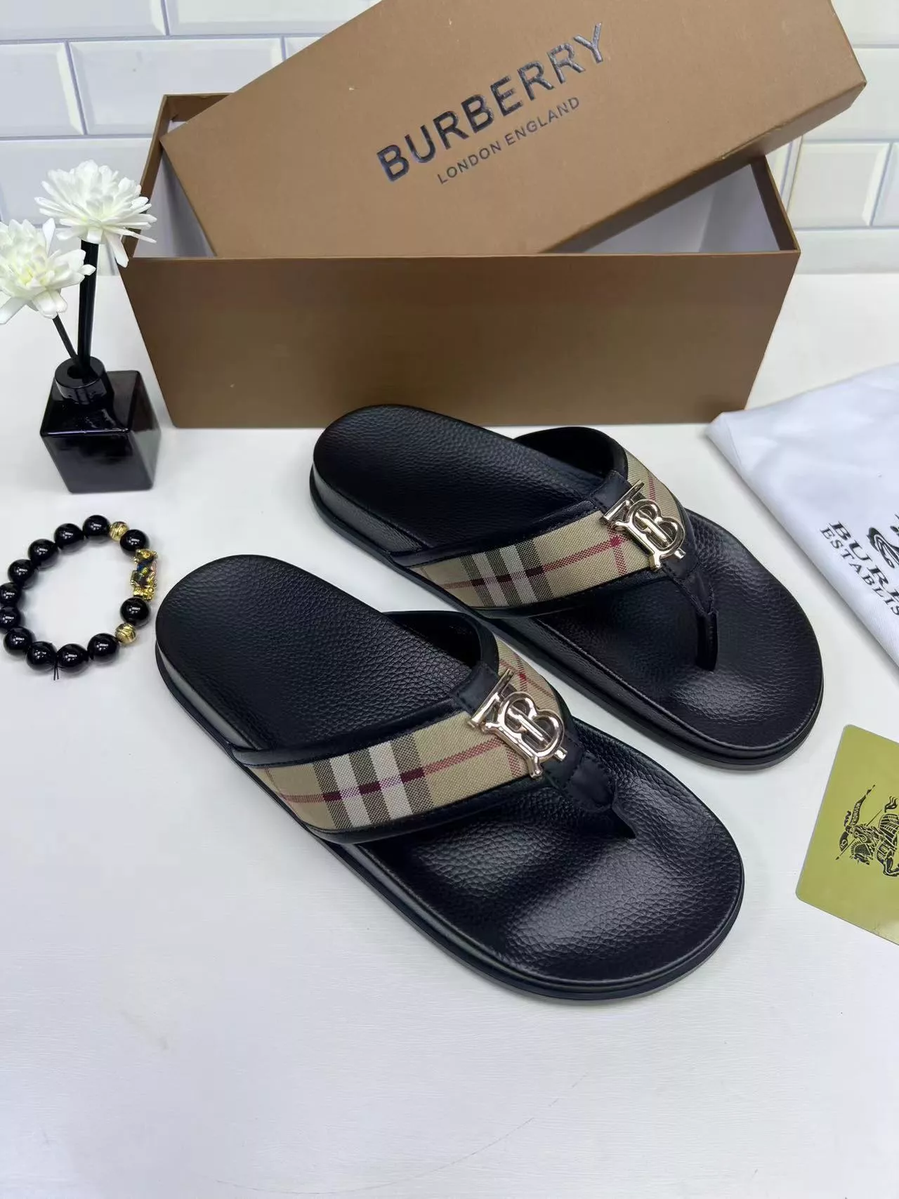 Burberry Slippers For Men Sophisticated 3473