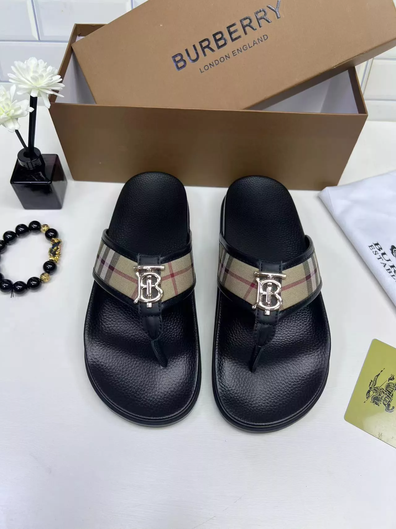 Burberry Slippers For Men Sophisticated 3473