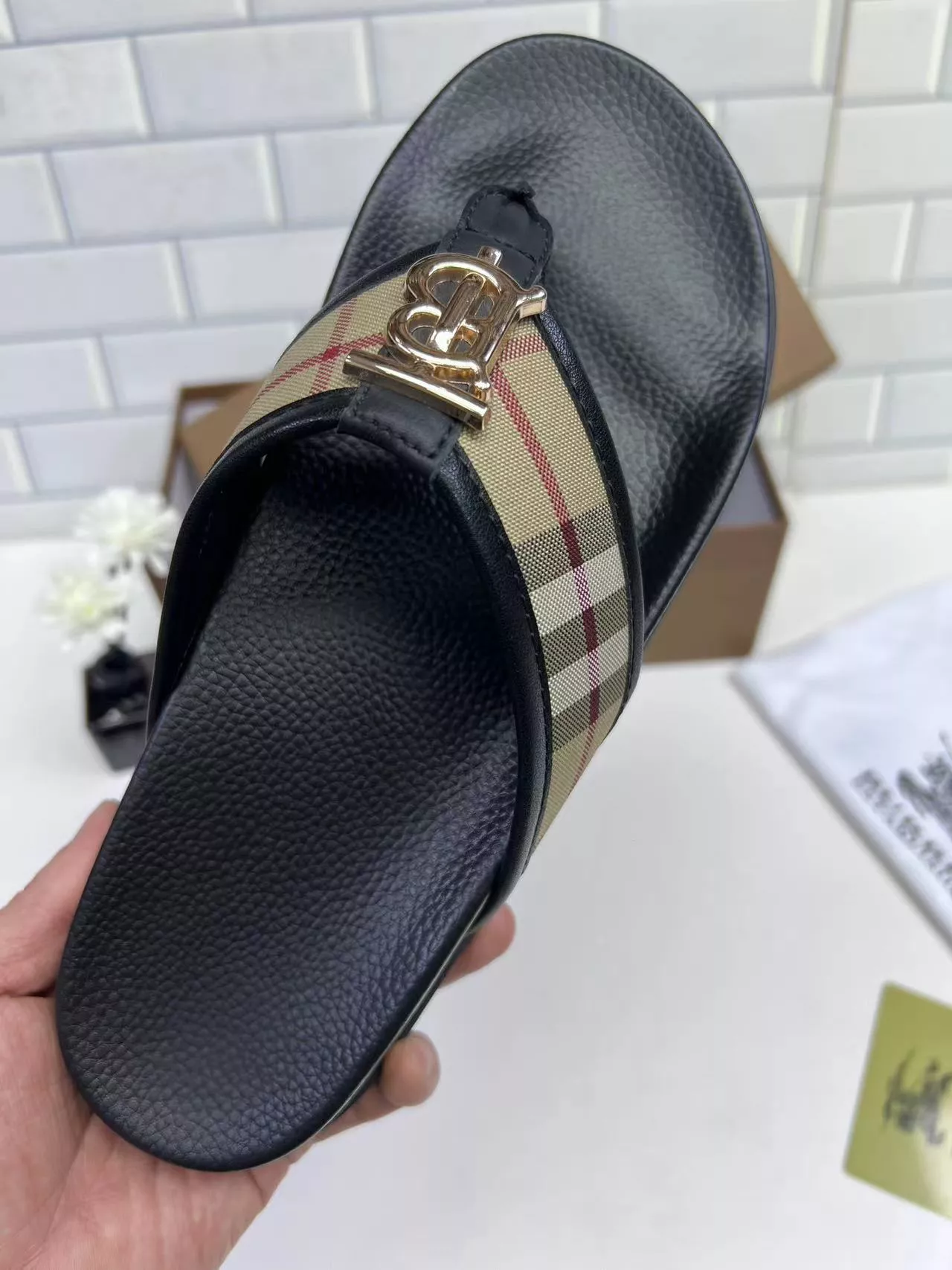 Burberry Slippers For Men Sophisticated 3473