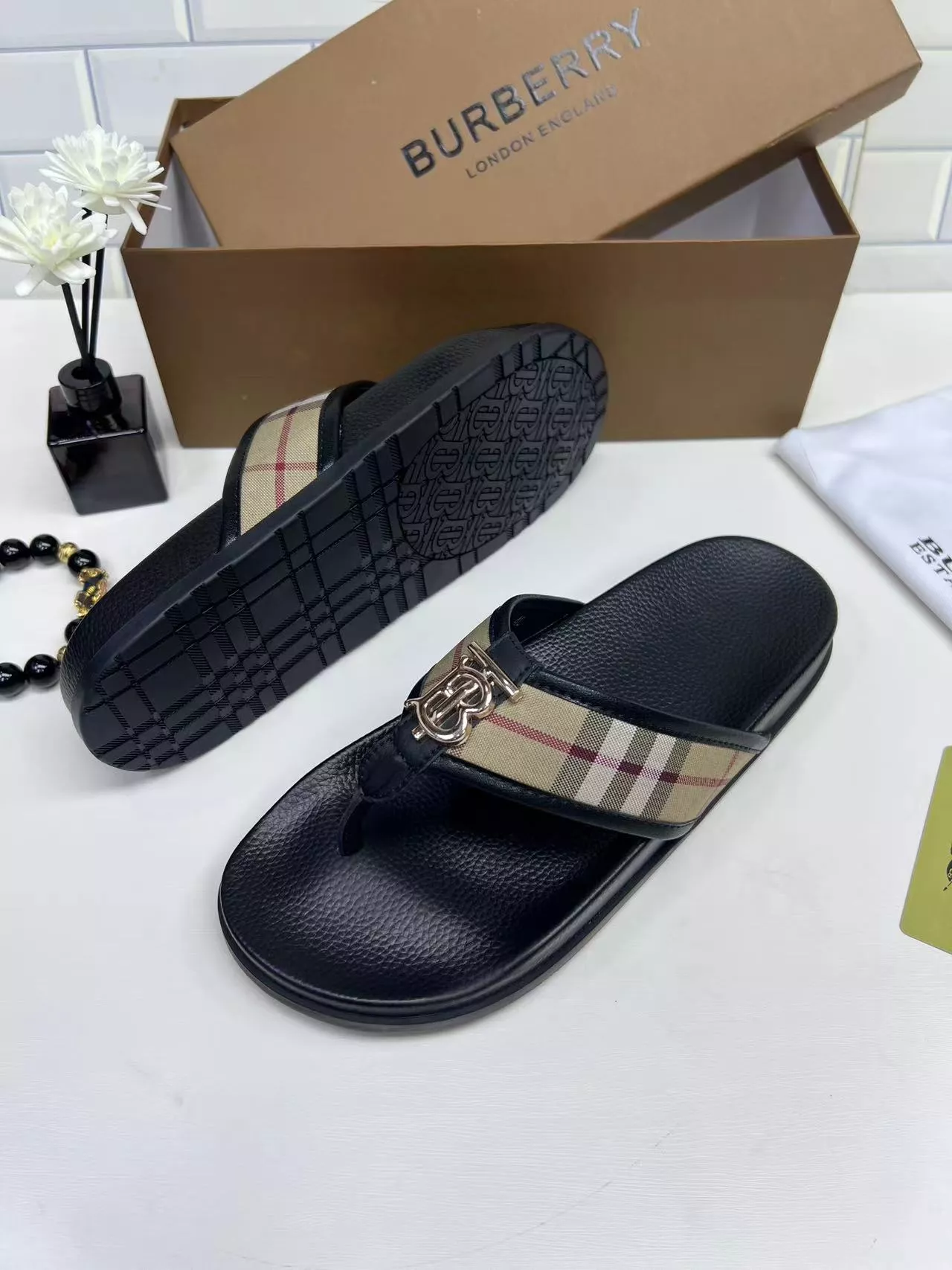 Burberry Slippers For Men Sophisticated 3473
