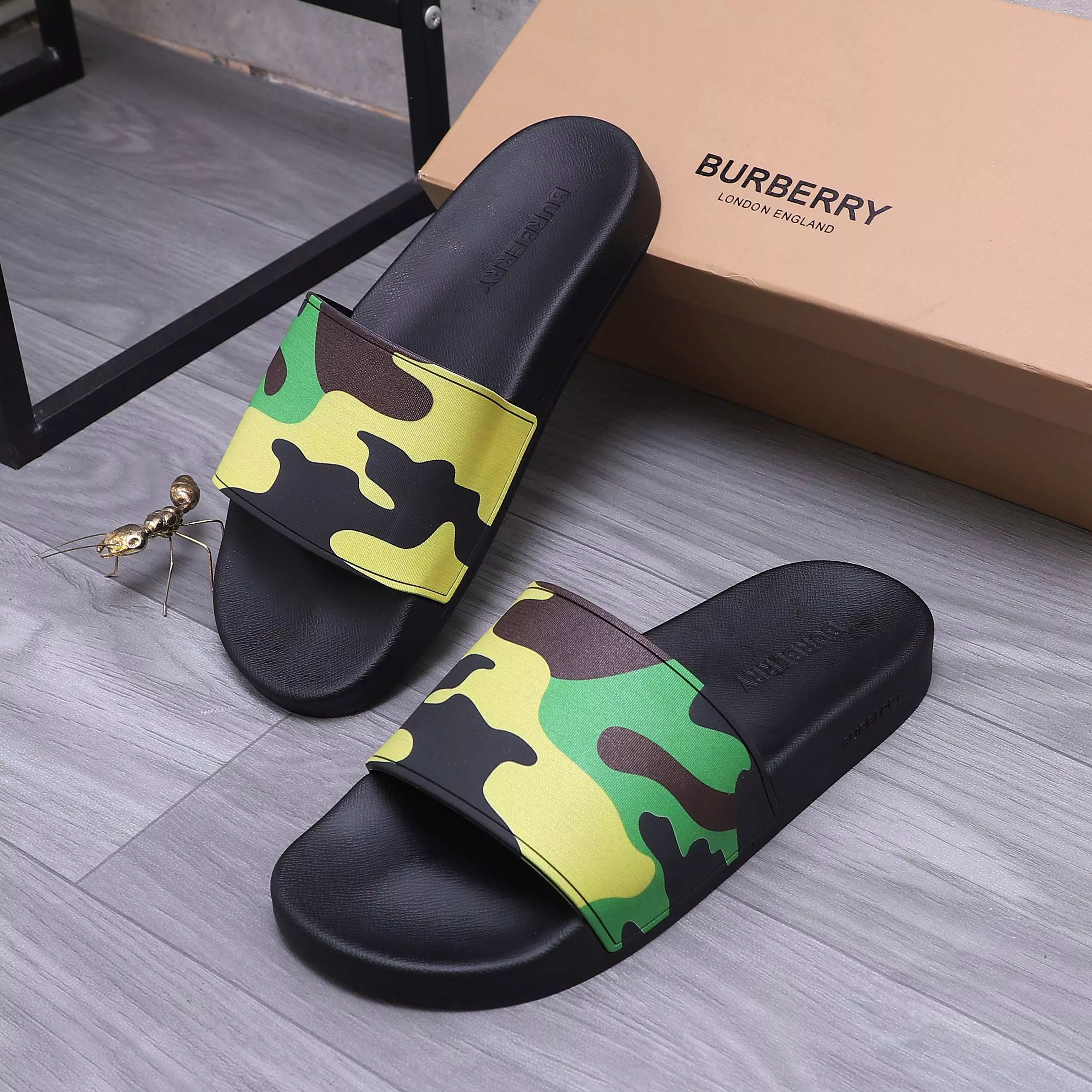 Burberry Slippers For Men Sophisticated 6050