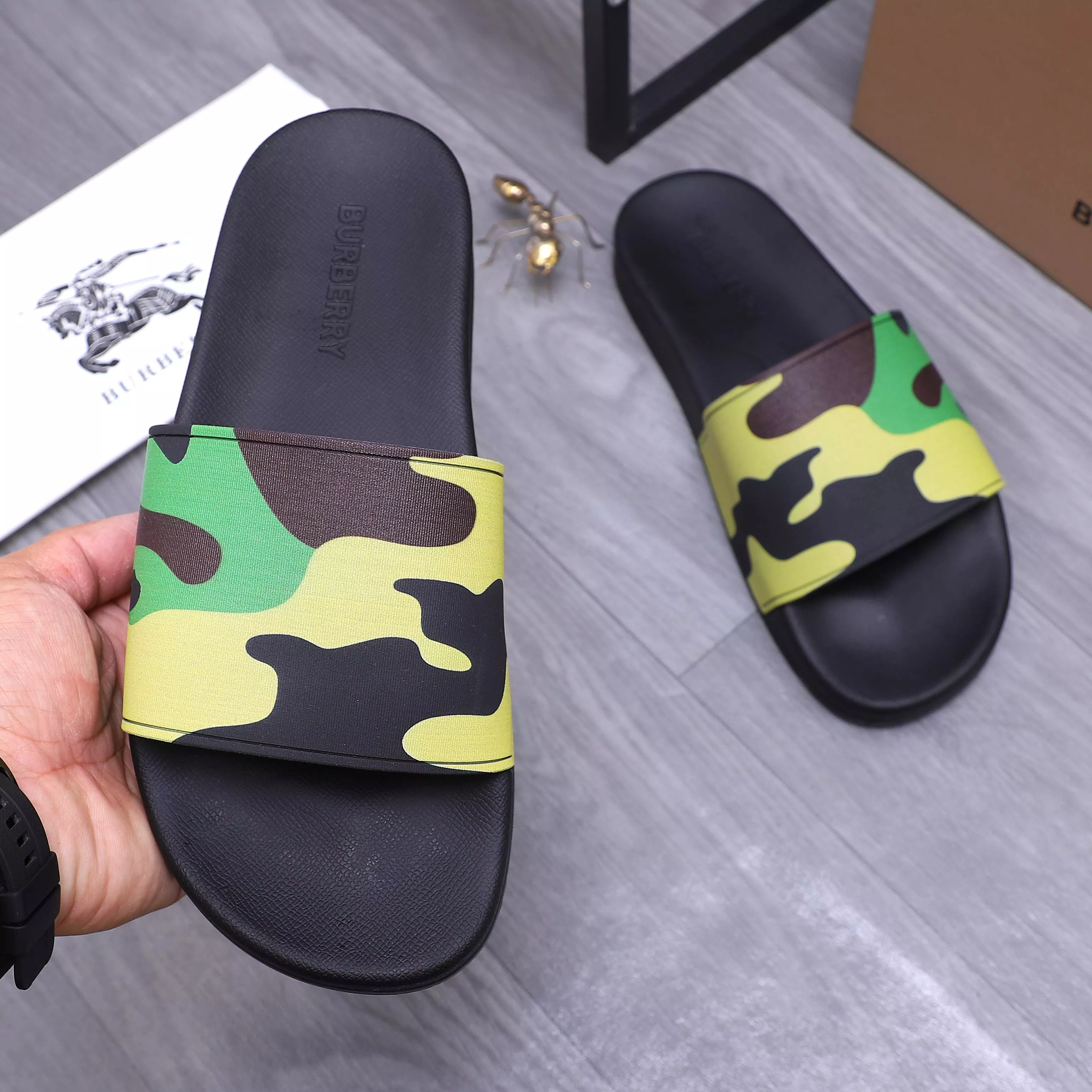 Burberry Slippers For Men Sophisticated 6050