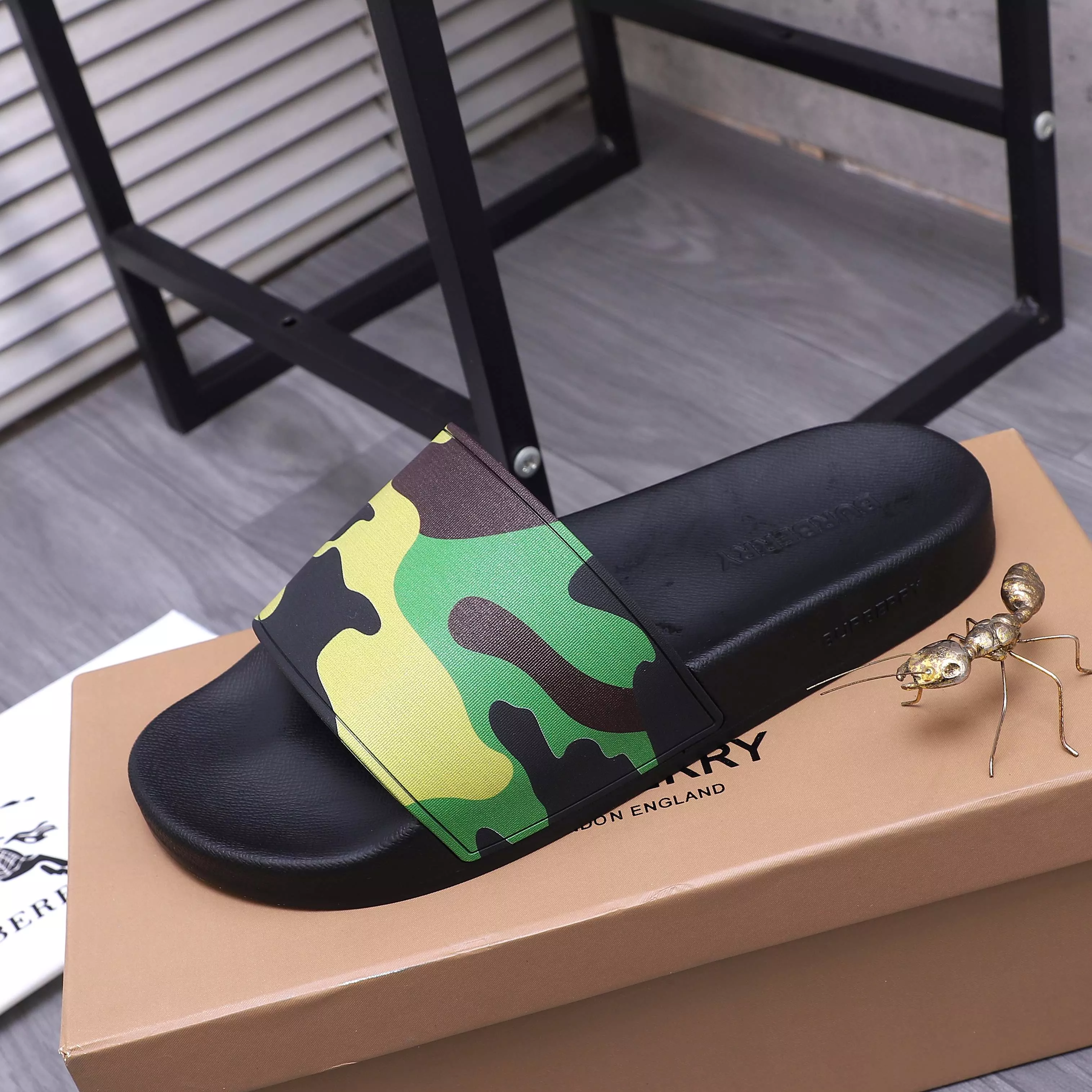 Burberry Slippers For Men Sophisticated 6050