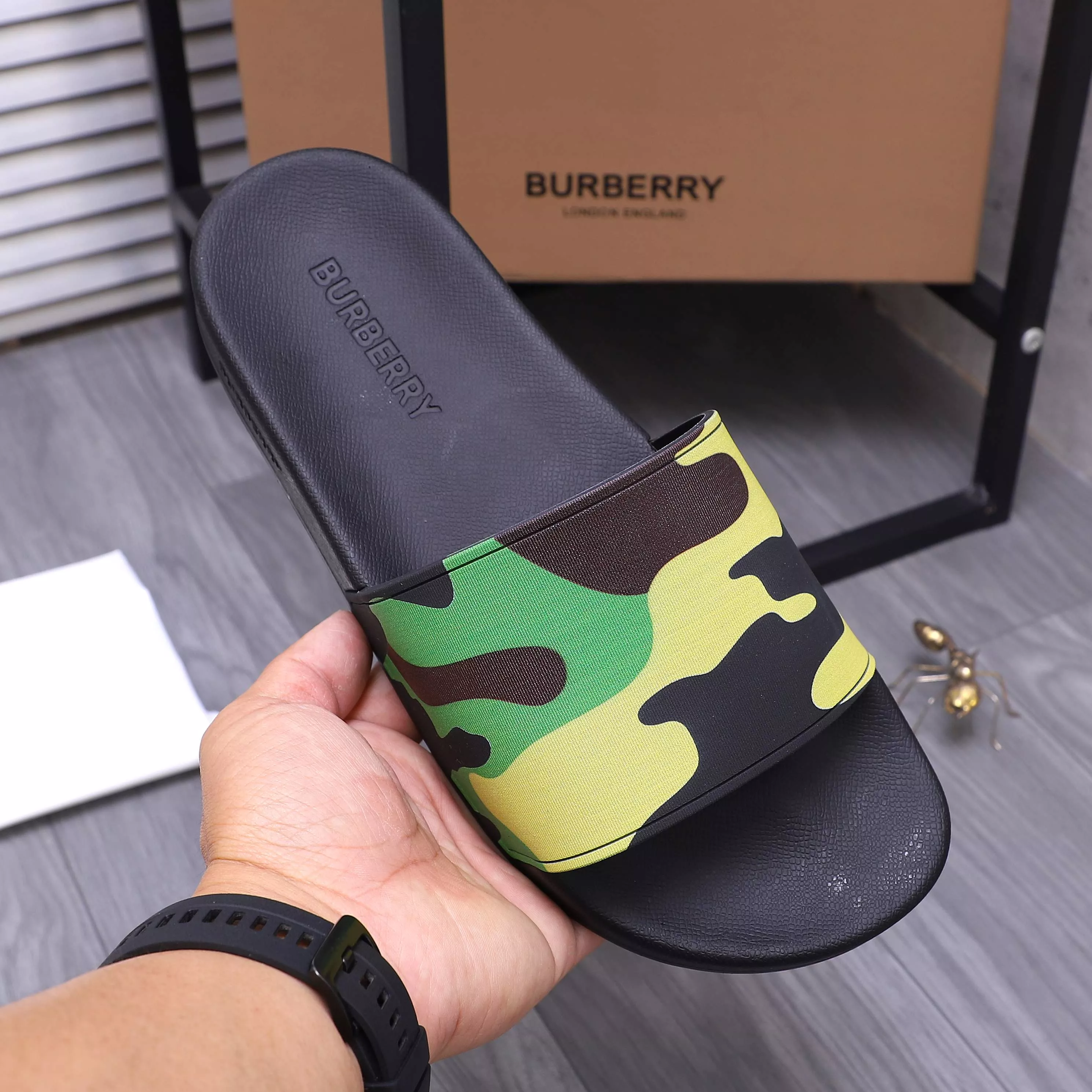 Burberry Slippers For Men Sophisticated 6050