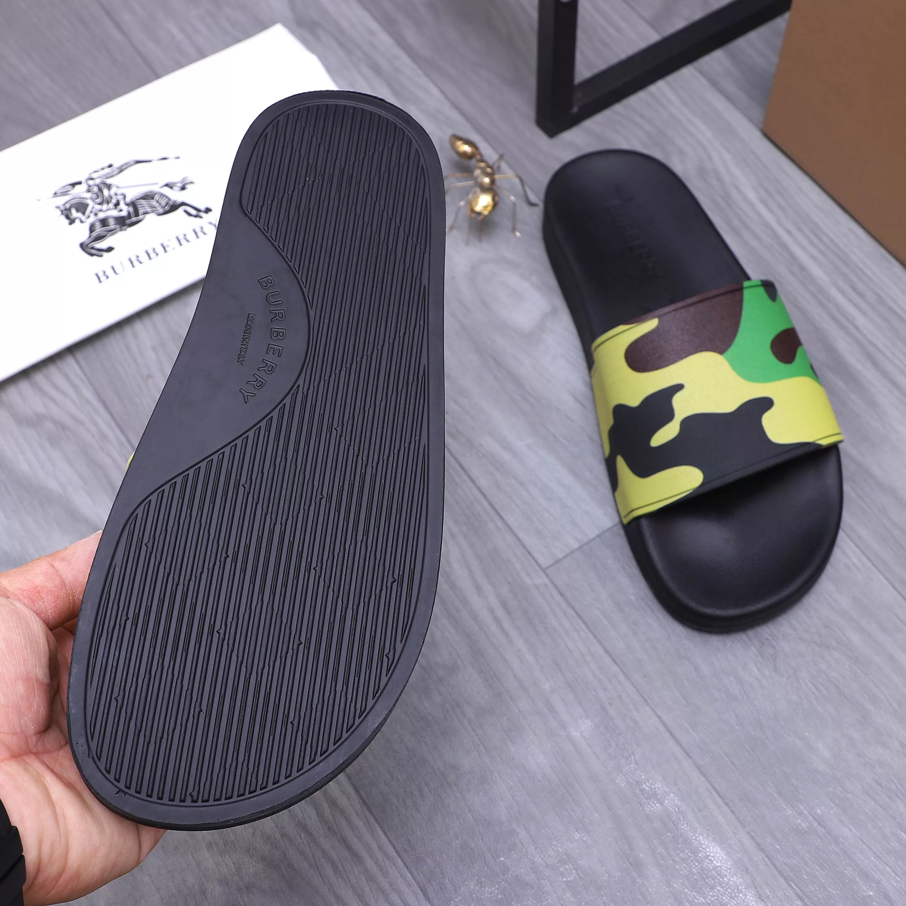 Burberry Slippers For Men Sophisticated 6050