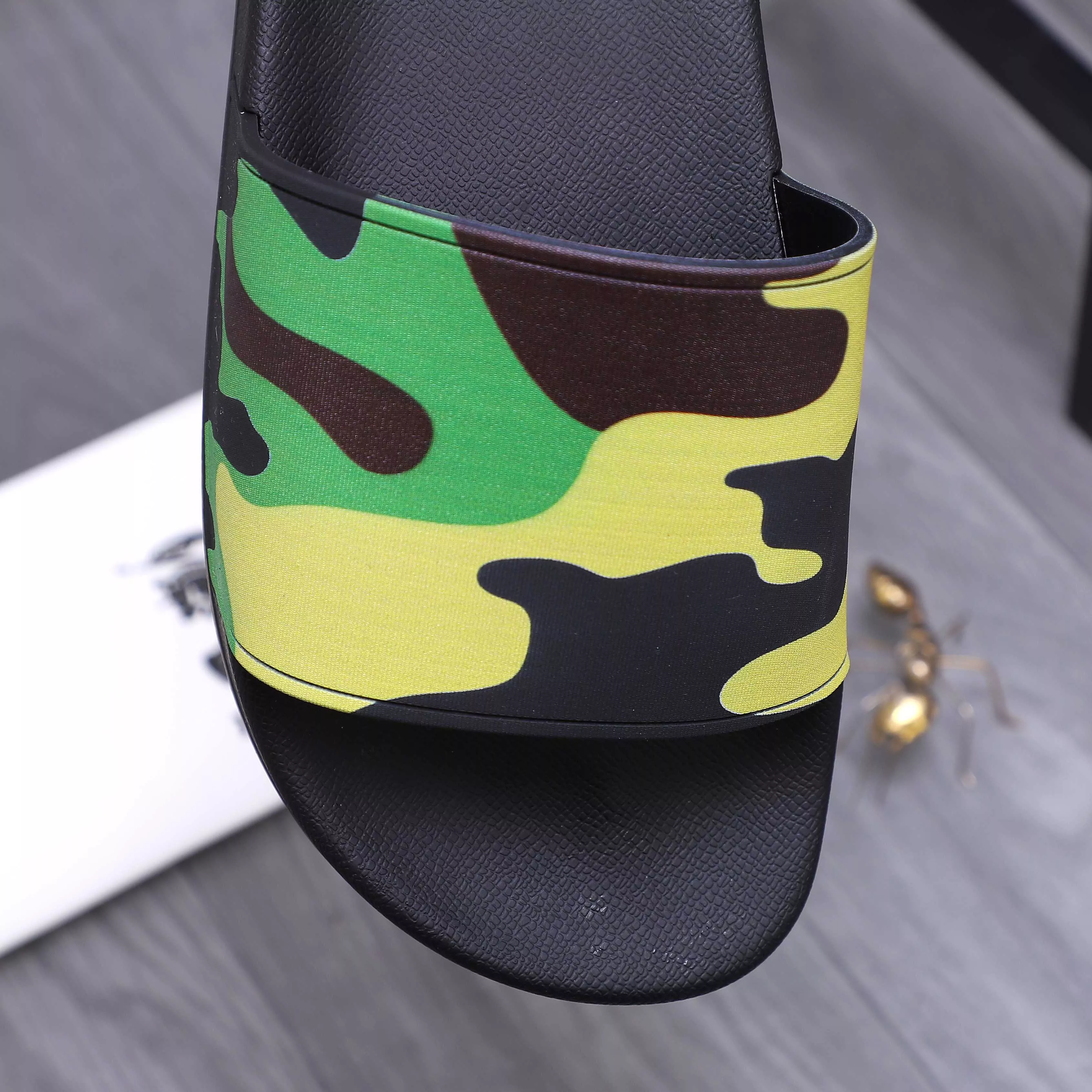 Burberry Slippers For Men Sophisticated 6050