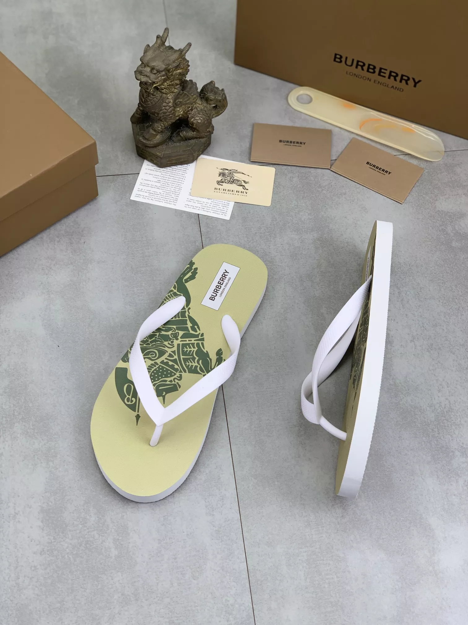 Burberry Slippers For Men Sophisticated 7197