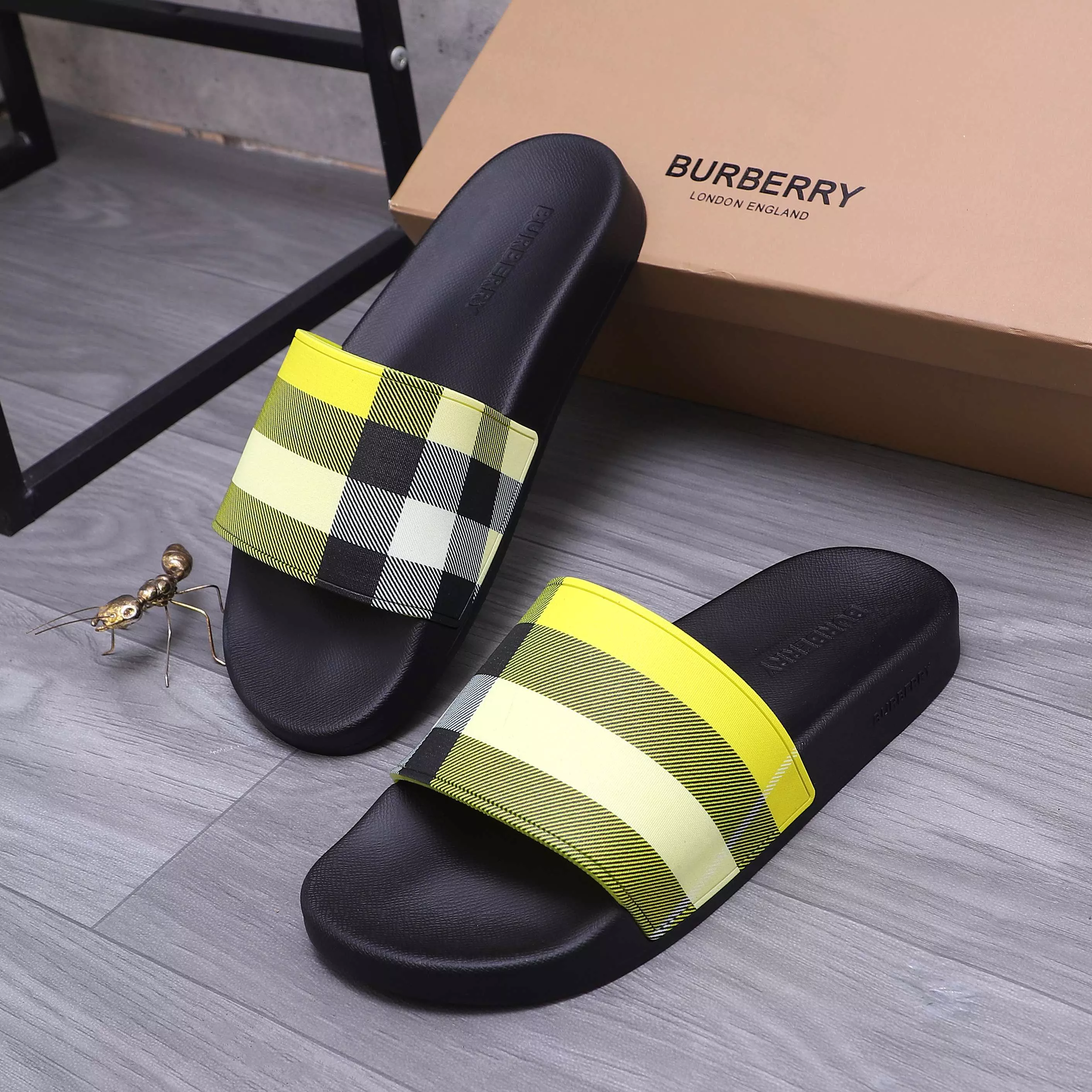 Burberry Slippers For Men SportInspired 9527