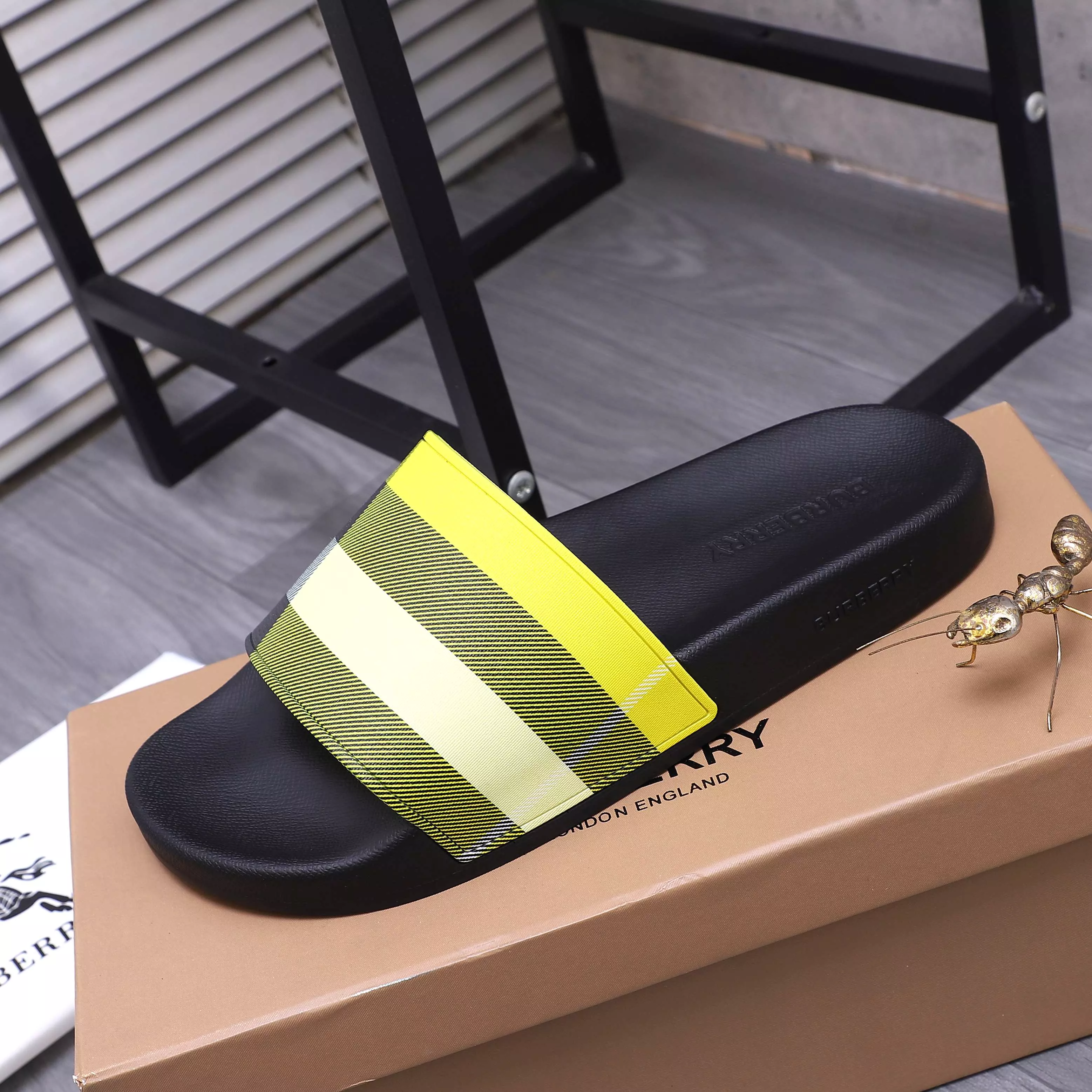 Burberry Slippers For Men SportInspired 9527