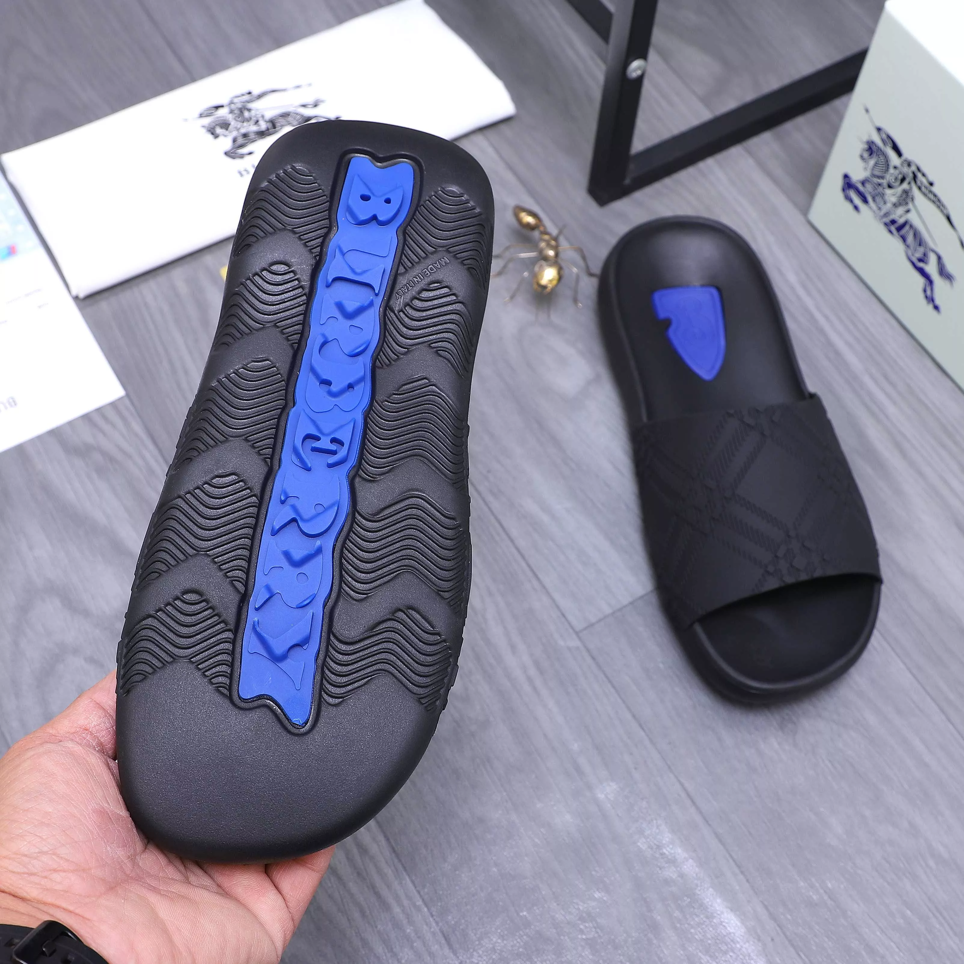 Burberry Slippers For Men Versatile 8199