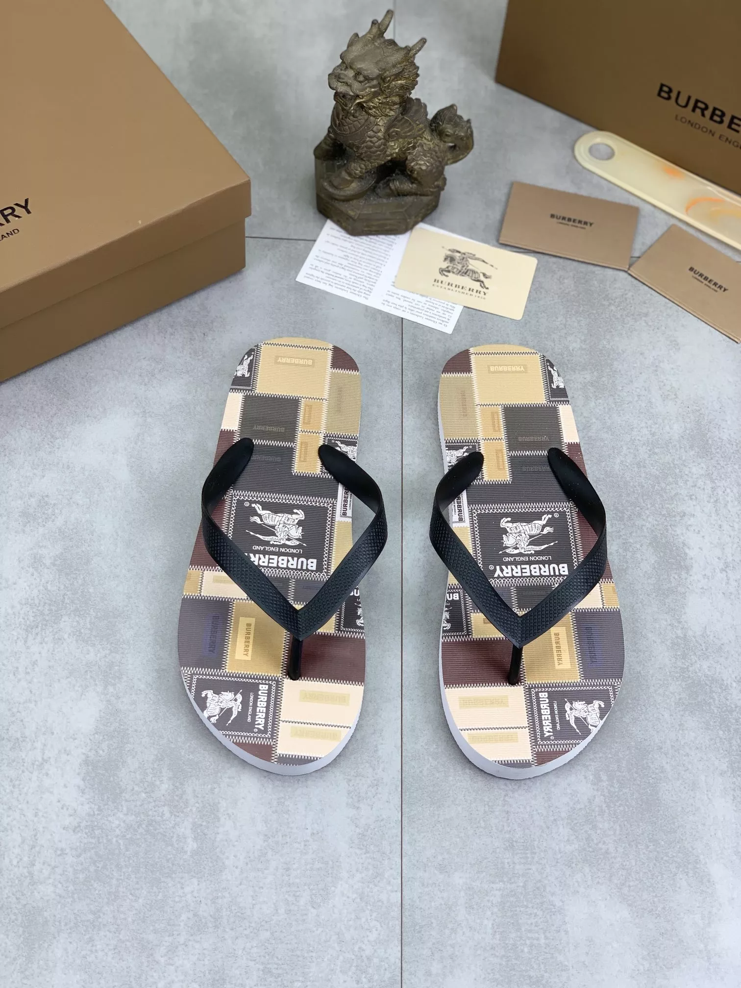 Burberry Slippers For Men WellDesigned 2338