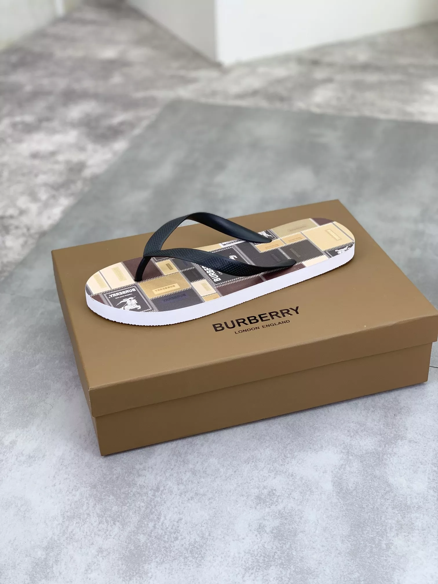 Burberry Slippers For Men WellDesigned 2338